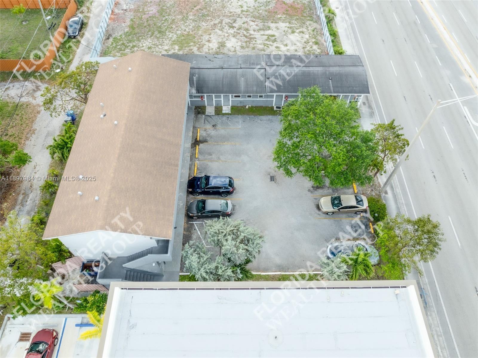 See details / 1600 sq. ft. $ 2025-10-17 0 Photo