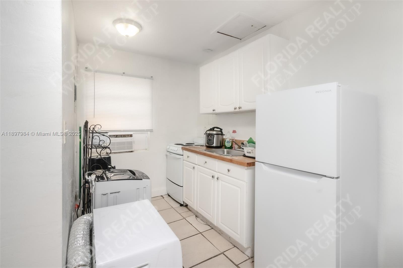 See details / 1600 sq. ft. $ 2025-10-17 0 Photo