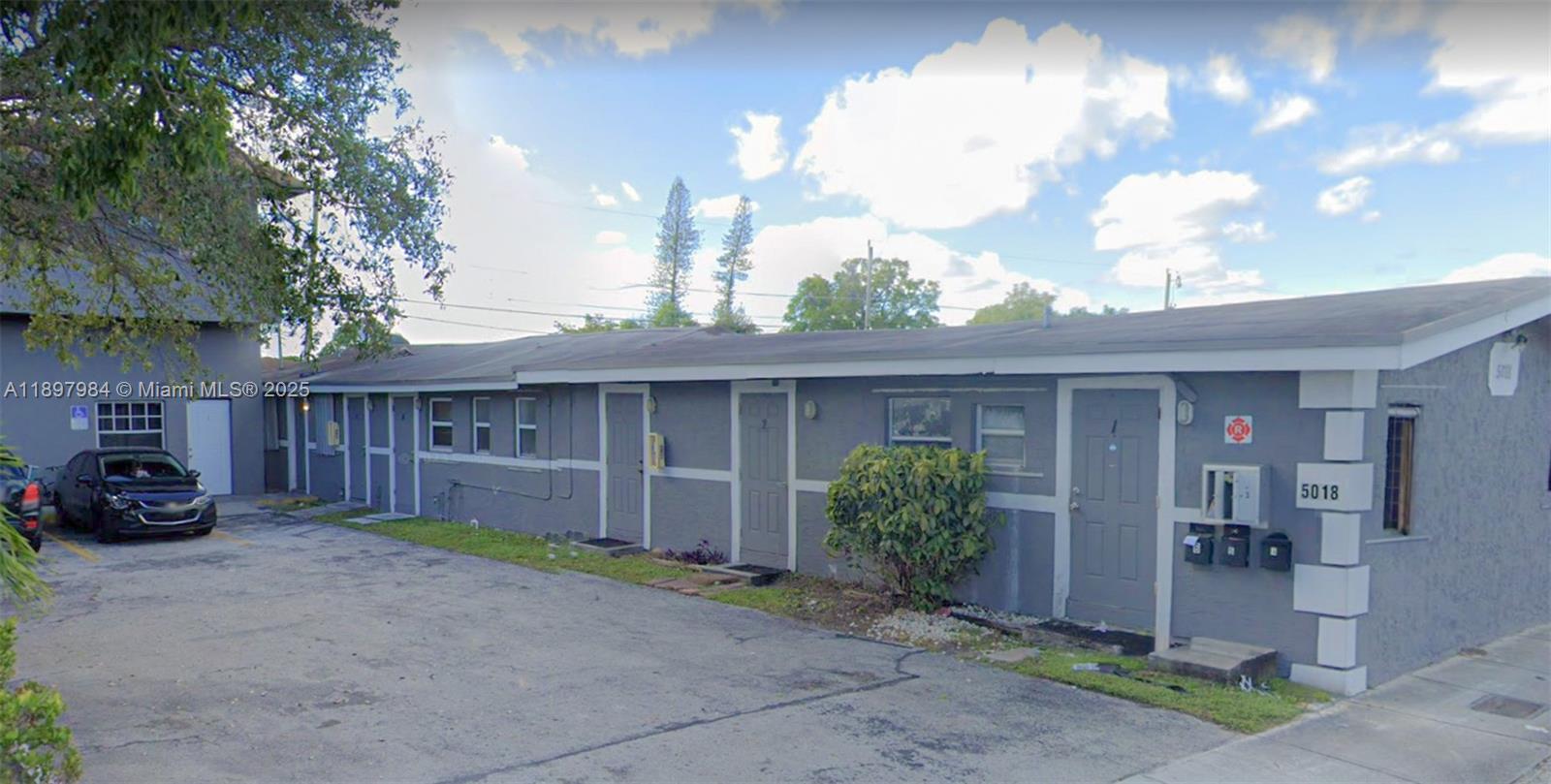 See details / 1600 sq. ft. $ 2025-10-17 0 Photo