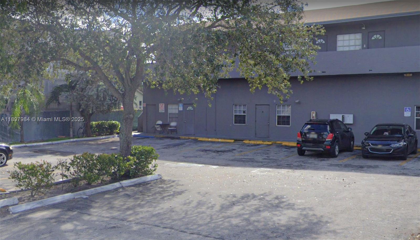 See details / 1600 sq. ft. $ 2025-10-17 0 Photo