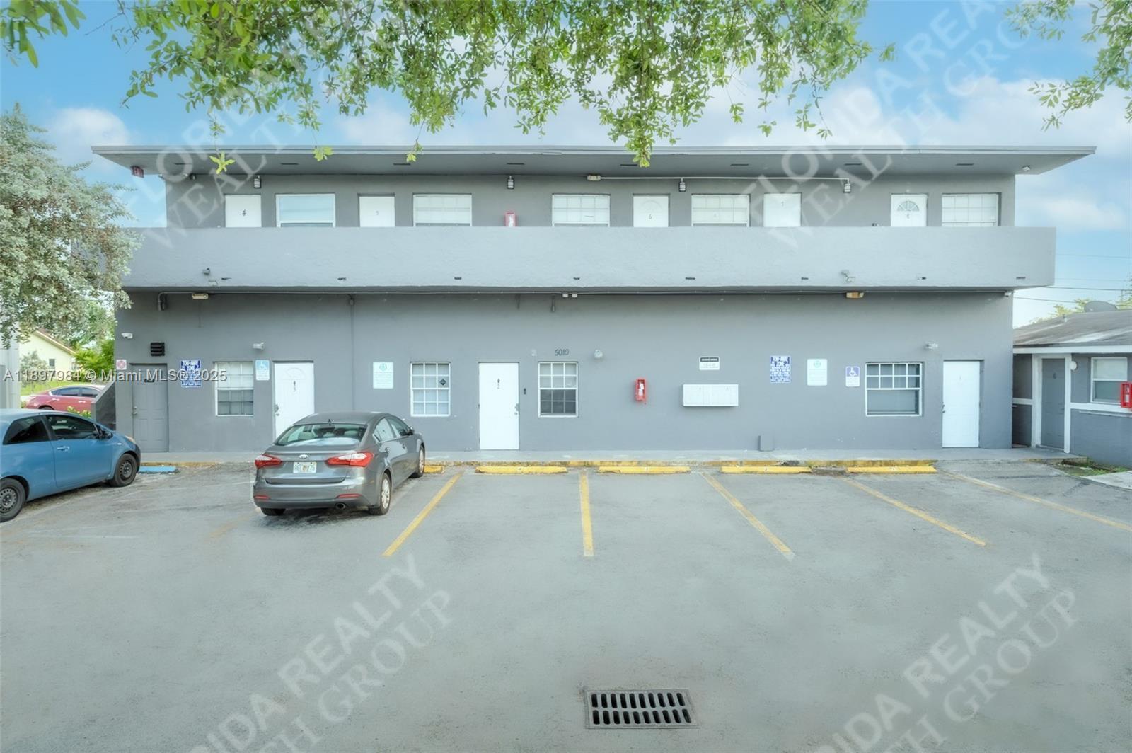 See details / 1600 sq. ft. $ 2025-10-17 0 Photo