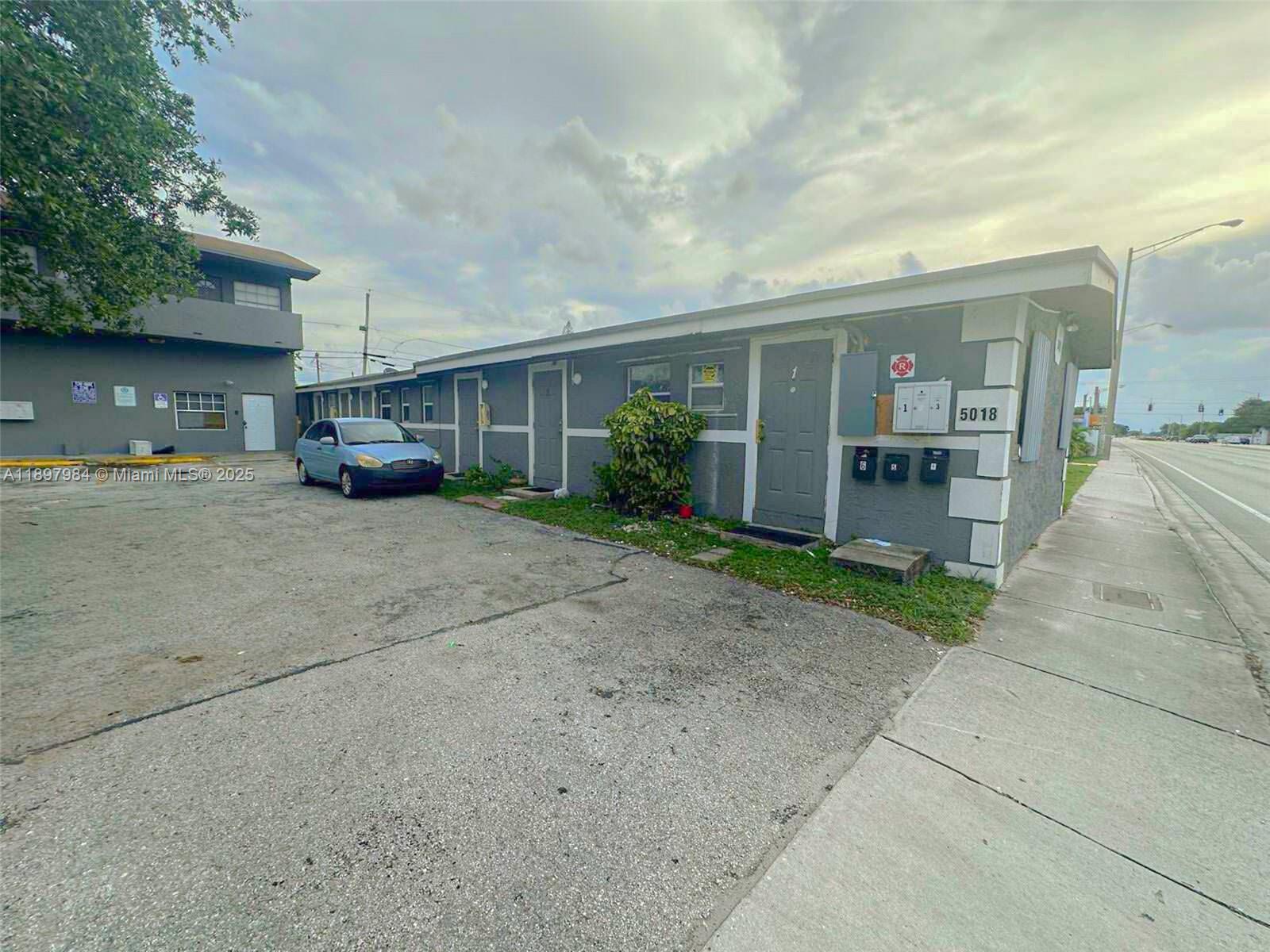 See details / 1600 sq. ft. $ 2025-10-17 0 Photo