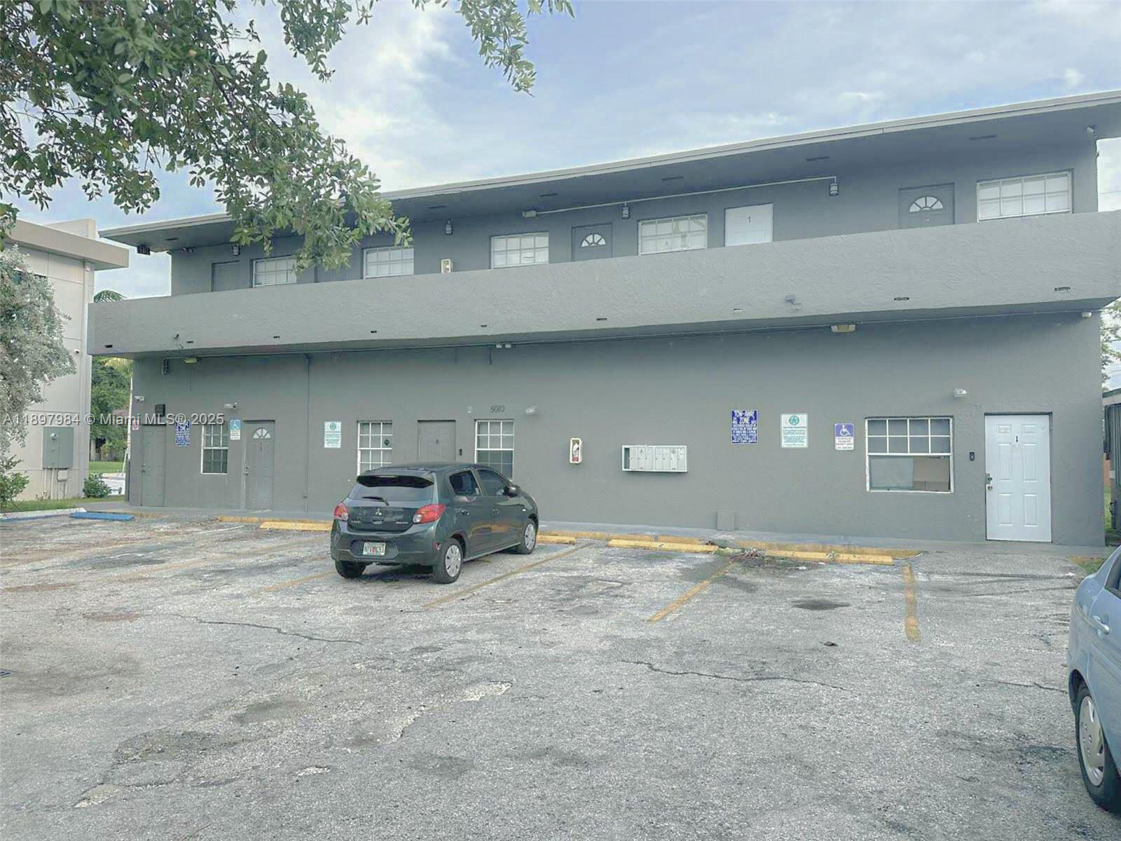 See details / 1600 sq. ft. $ 2025-10-17 0 Photo