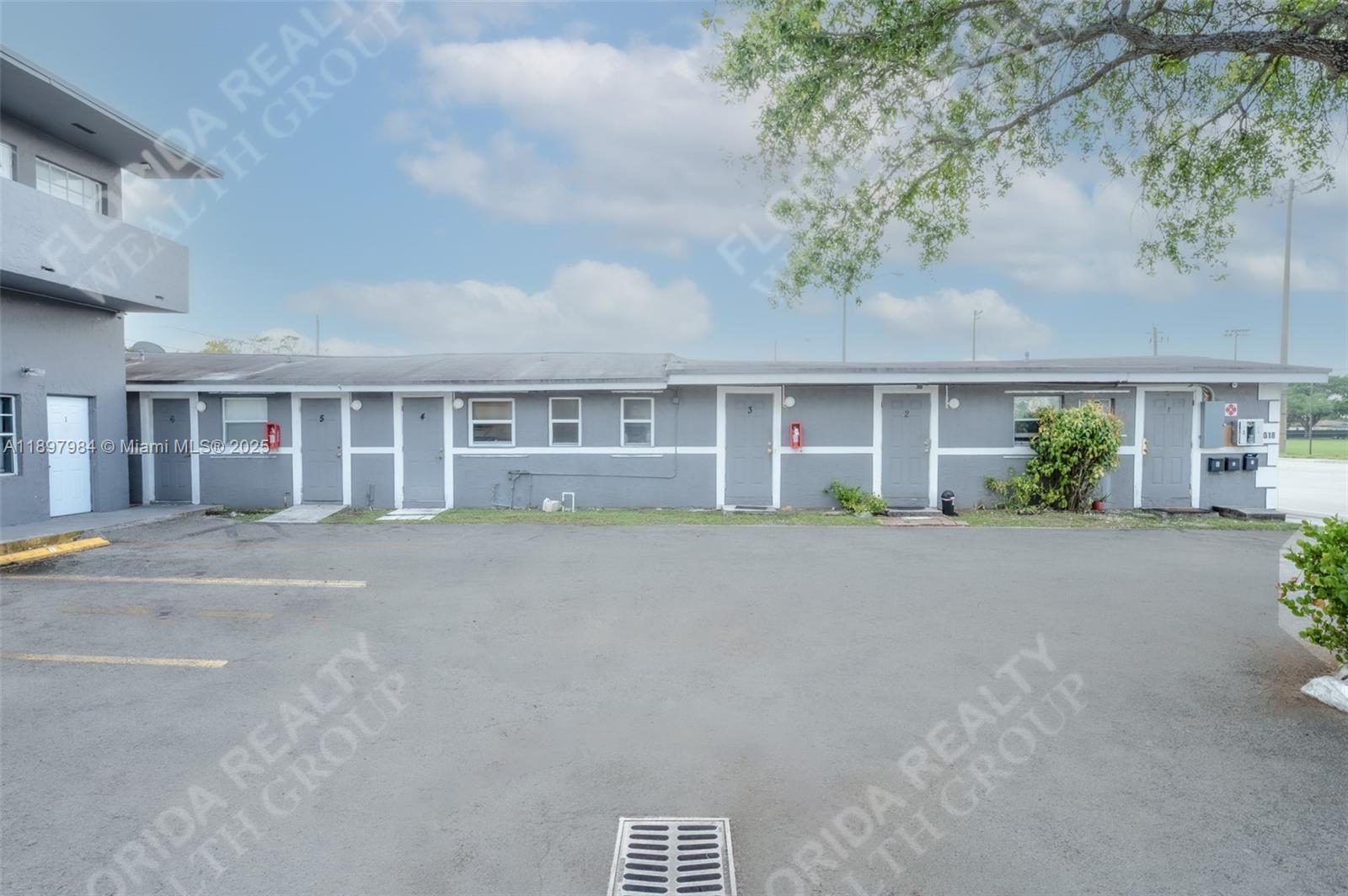 See details / 1600 sq. ft. $ 2025-10-17 0 Photo