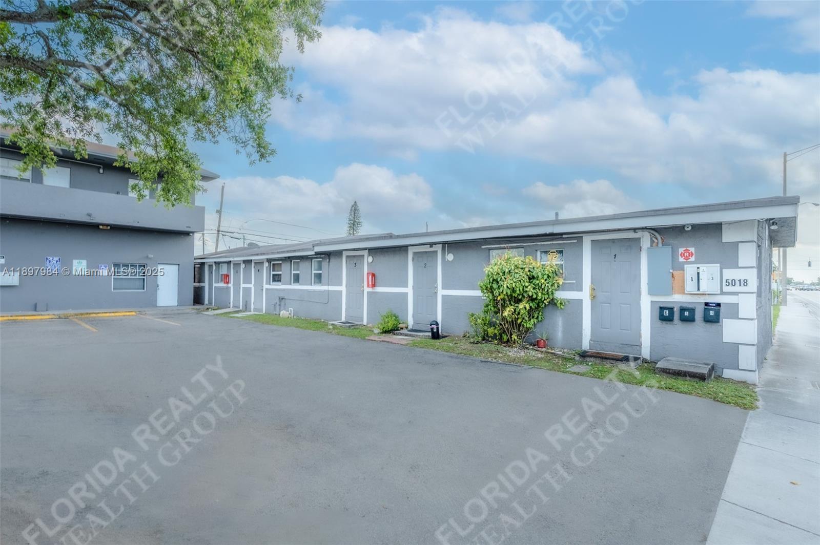 See details / 1600 sq. ft. $ 2025-10-17 0 Photo