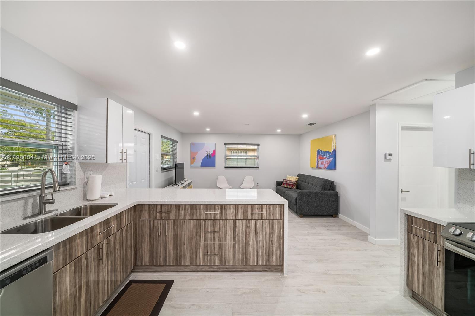 See details / 1816 sq. ft. $ 2025-10-17 0 Photo