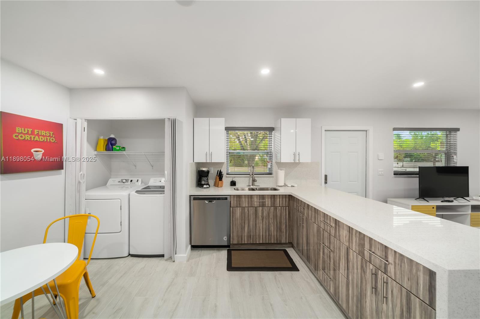 See details / 1816 sq. ft. $ 2025-10-17 0 Photo