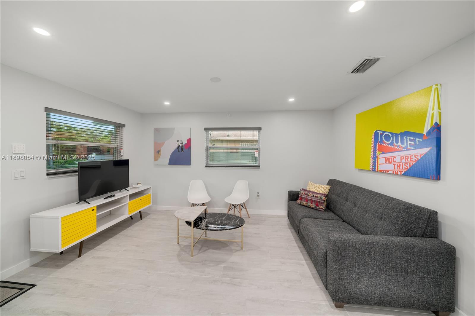 See details / 1816 sq. ft. $ 2025-10-17 0 Photo