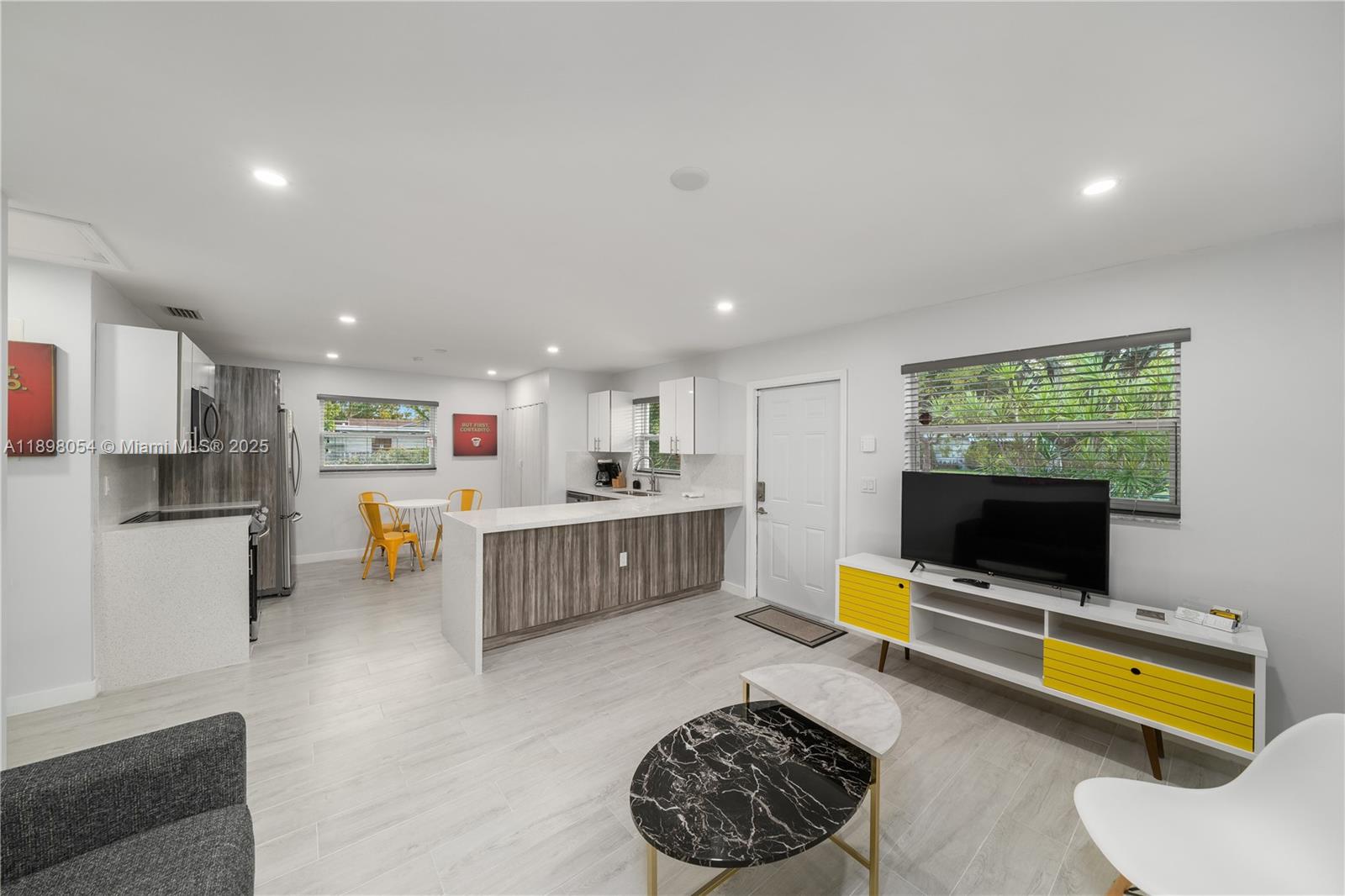 See details / 1816 sq. ft. $ 2025-10-17 0 Photo