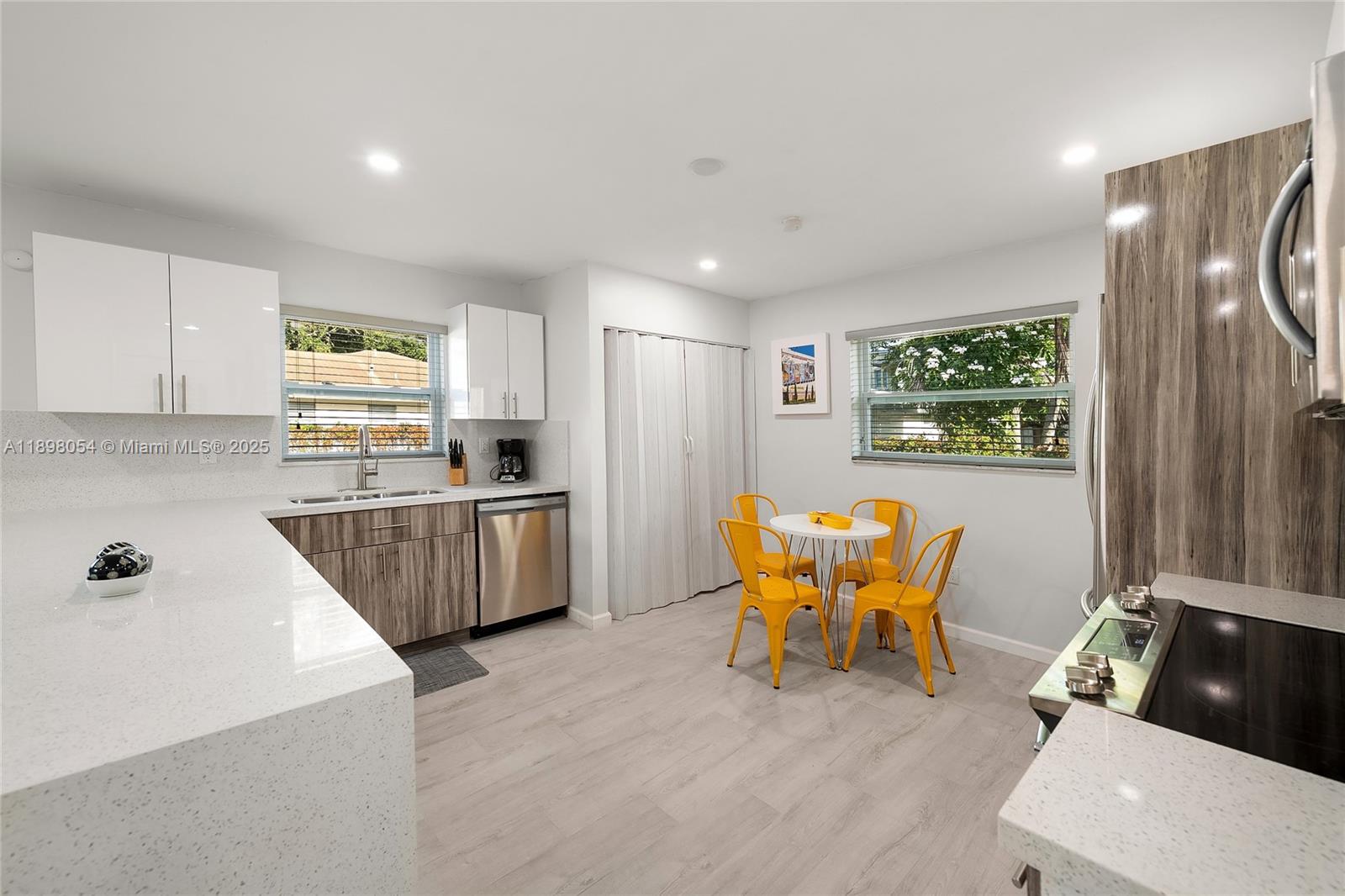 See details / 1816 sq. ft. $ 2025-10-17 0 Photo