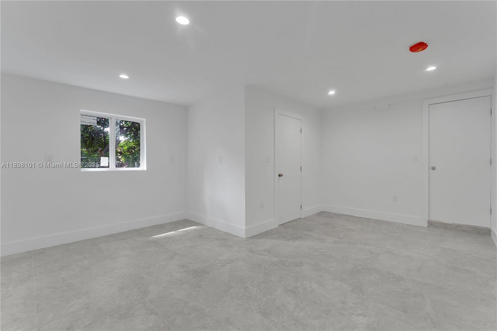 Ver detalles / 2047 sq. ft. $ 2025-10-17 0 foto