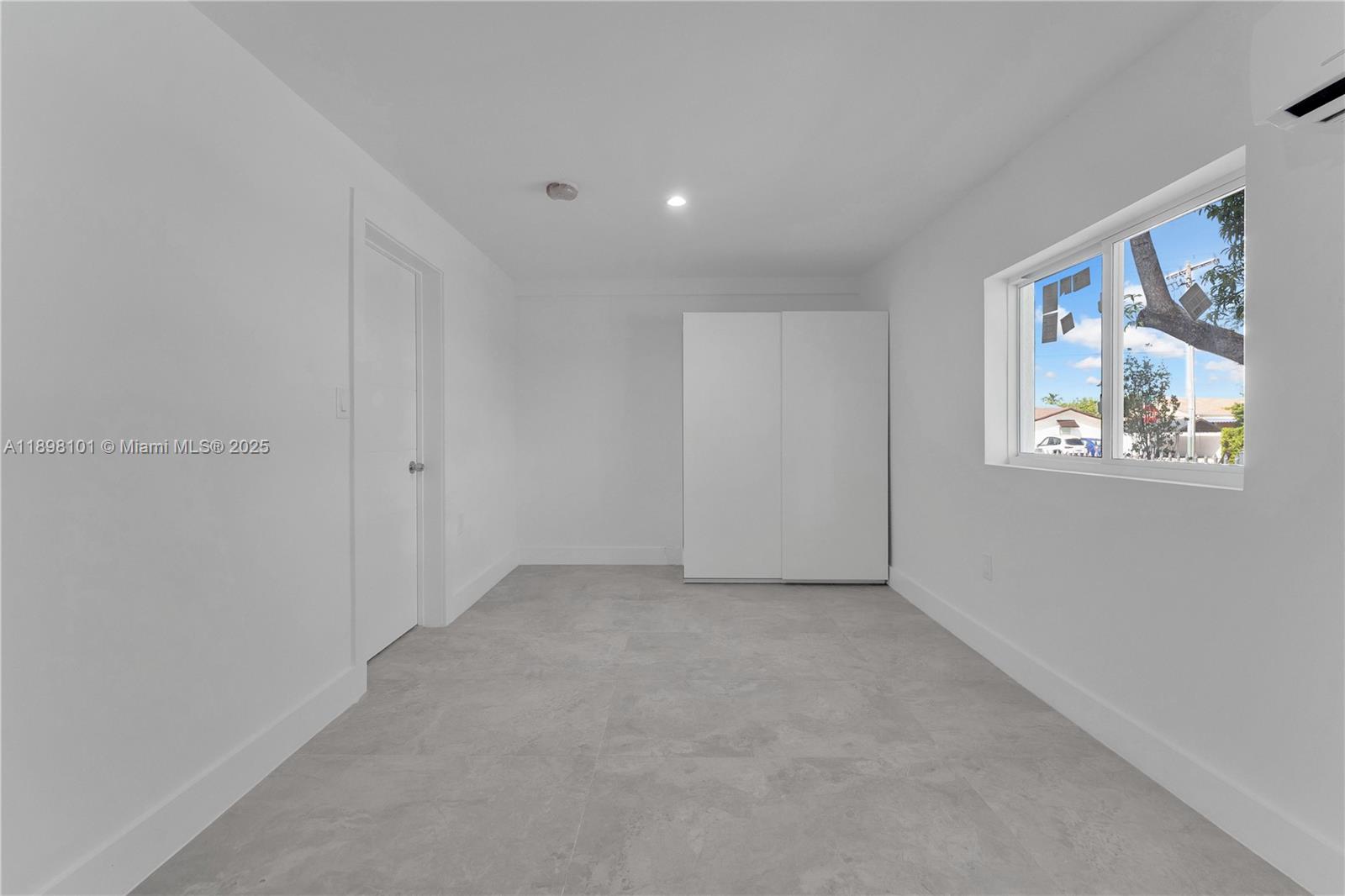 Ver detalles / 2047 sq. ft. $ 2025-10-17 0 foto