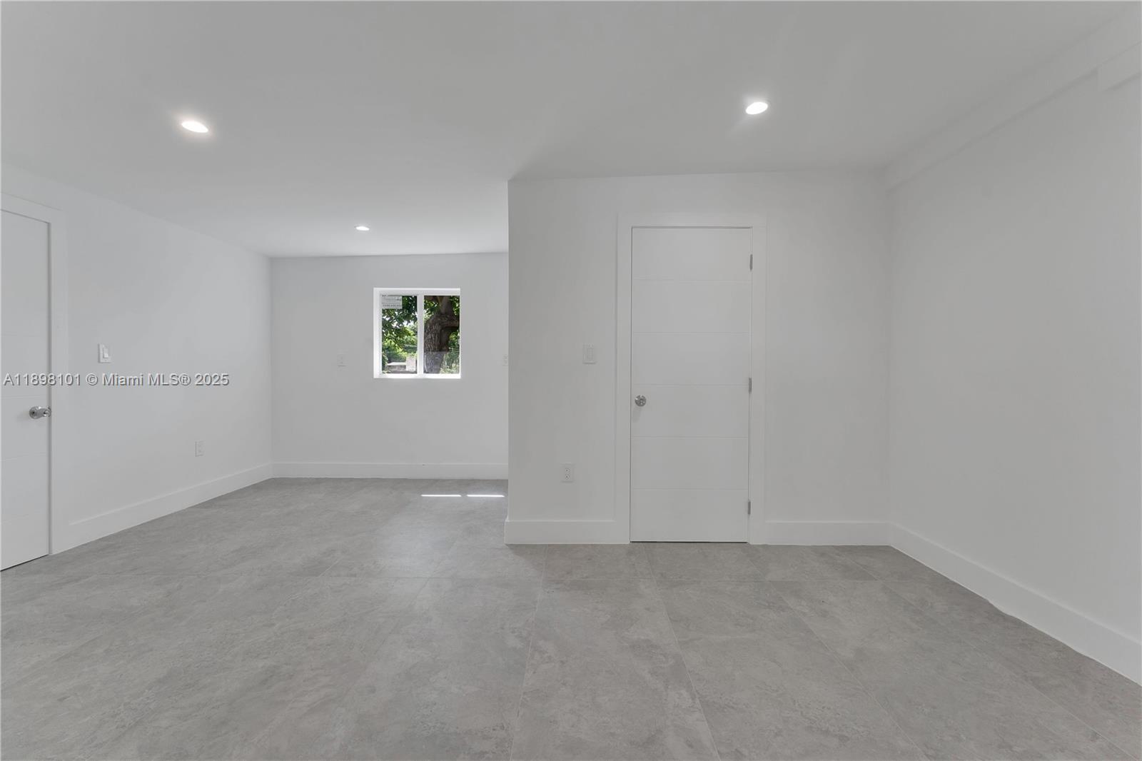 Ver detalles / 2047 sq. ft. $ 2025-10-17 0 foto