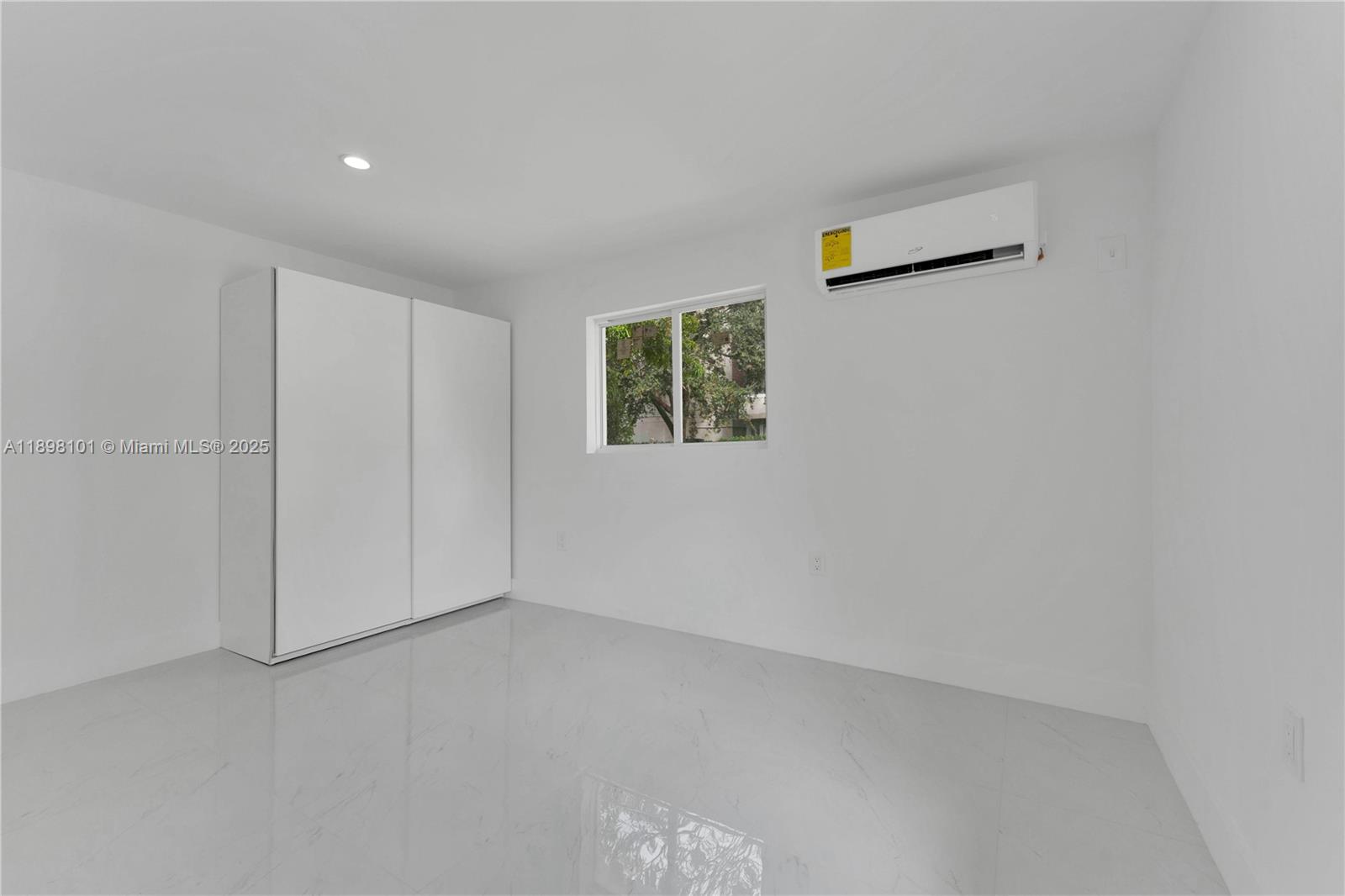 Ver detalles / 2047 sq. ft. $ 2025-10-17 0 foto