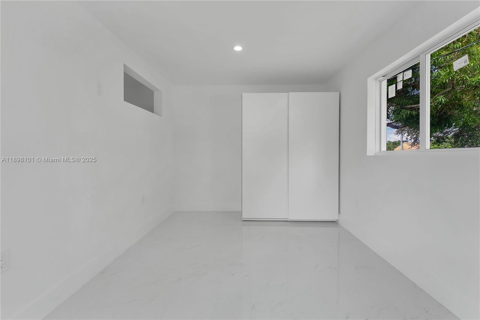 Ver detalles / 2047 sq. ft. $ 2025-10-17 0 foto