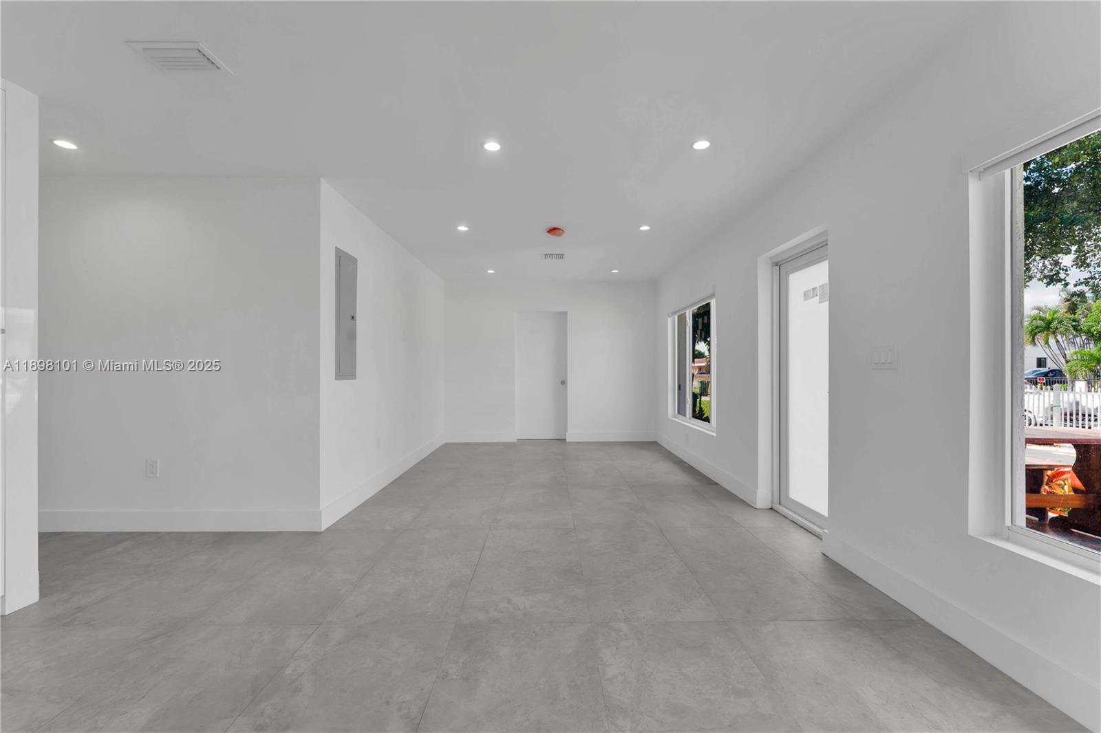 Ver detalles / 2047 sq. ft. $ 2025-10-17 0 foto