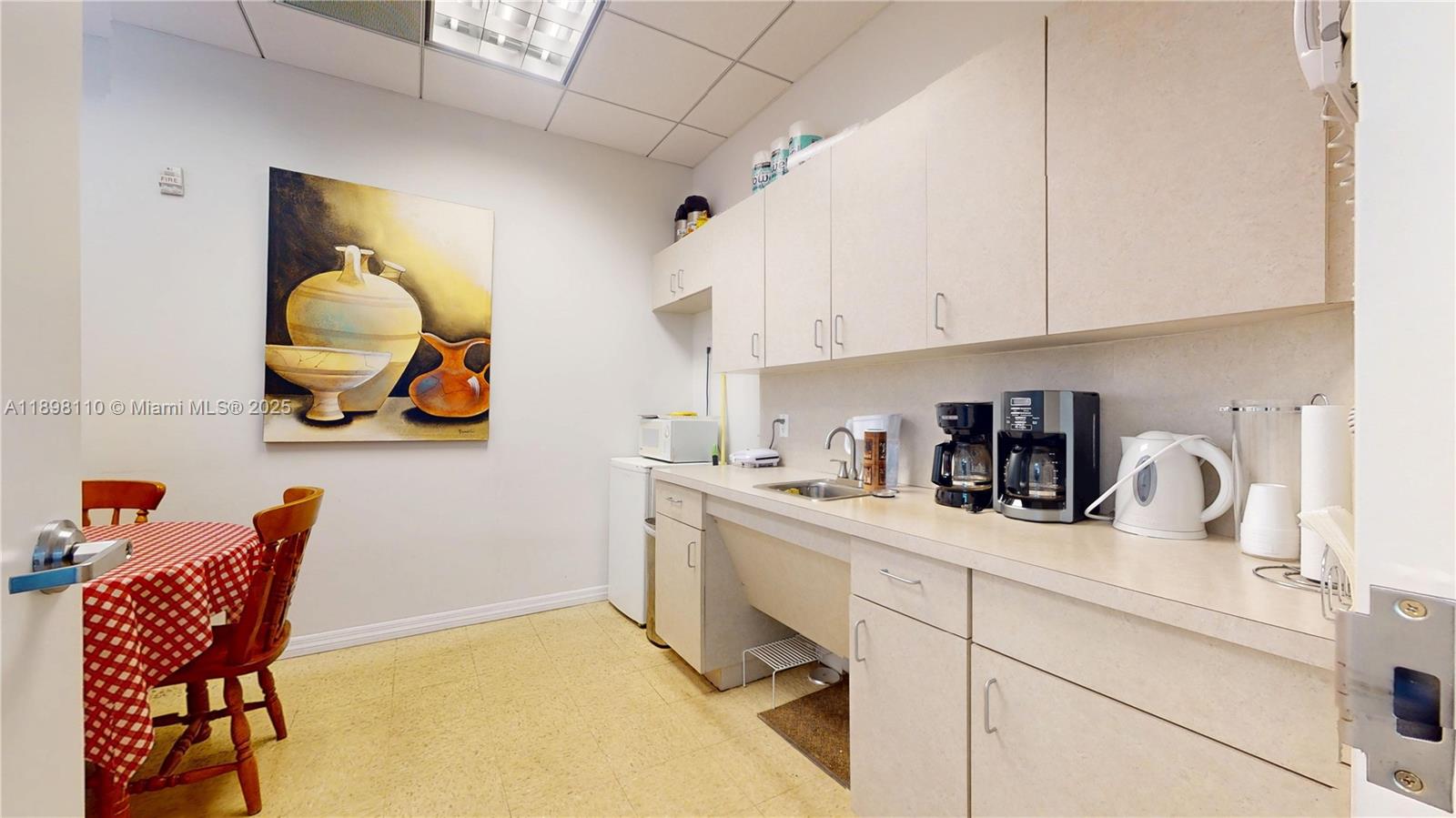 See details 201 / sq. ft. $ 2025-10-17 0 Photo