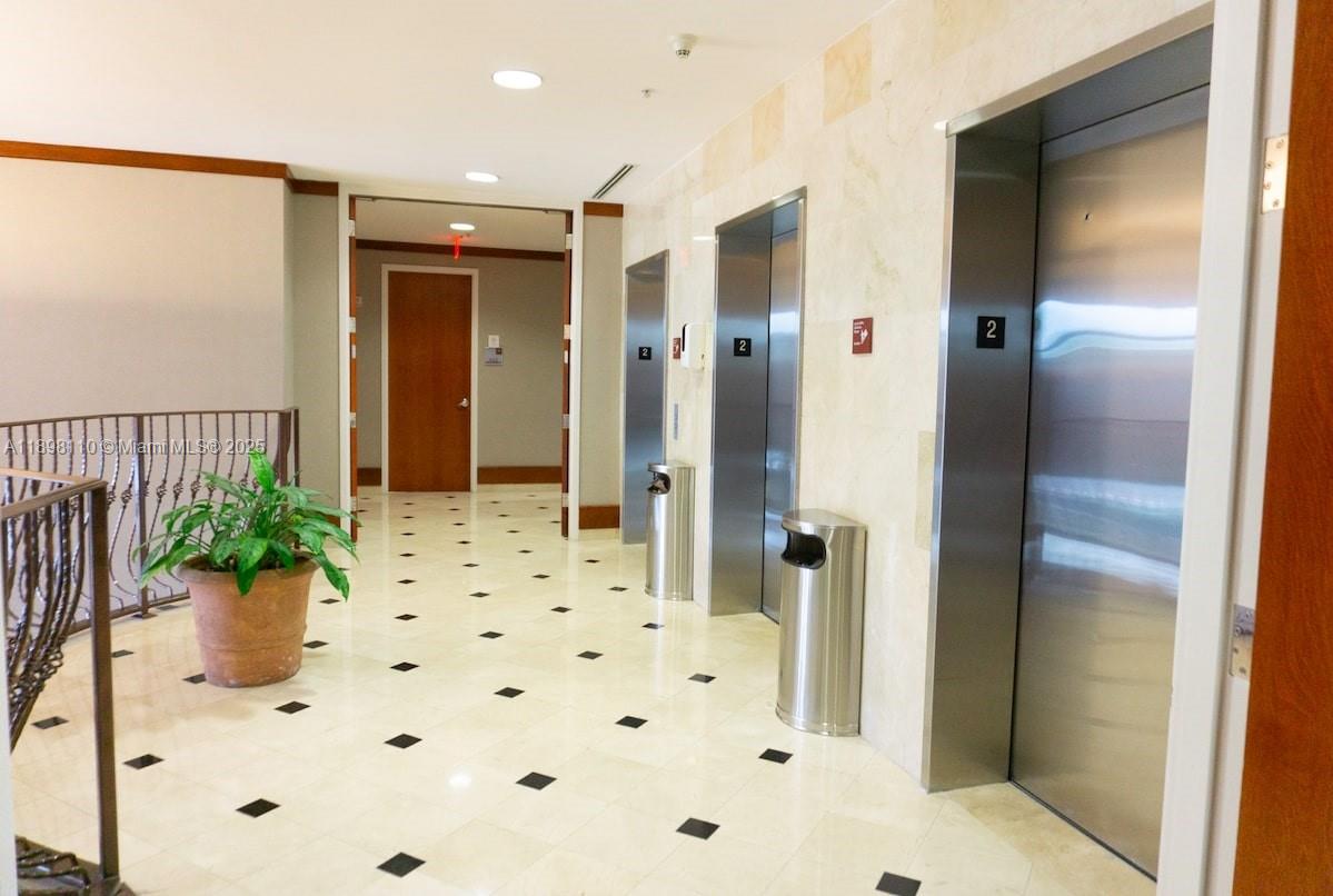 See details 201 / sq. ft. $ 2025-10-17 0 Photo