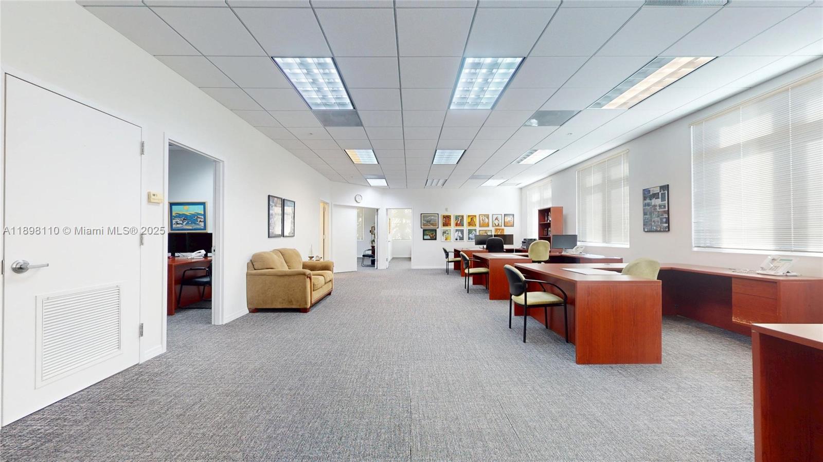 See details 201 / sq. ft. $ 2025-10-17 0 Photo