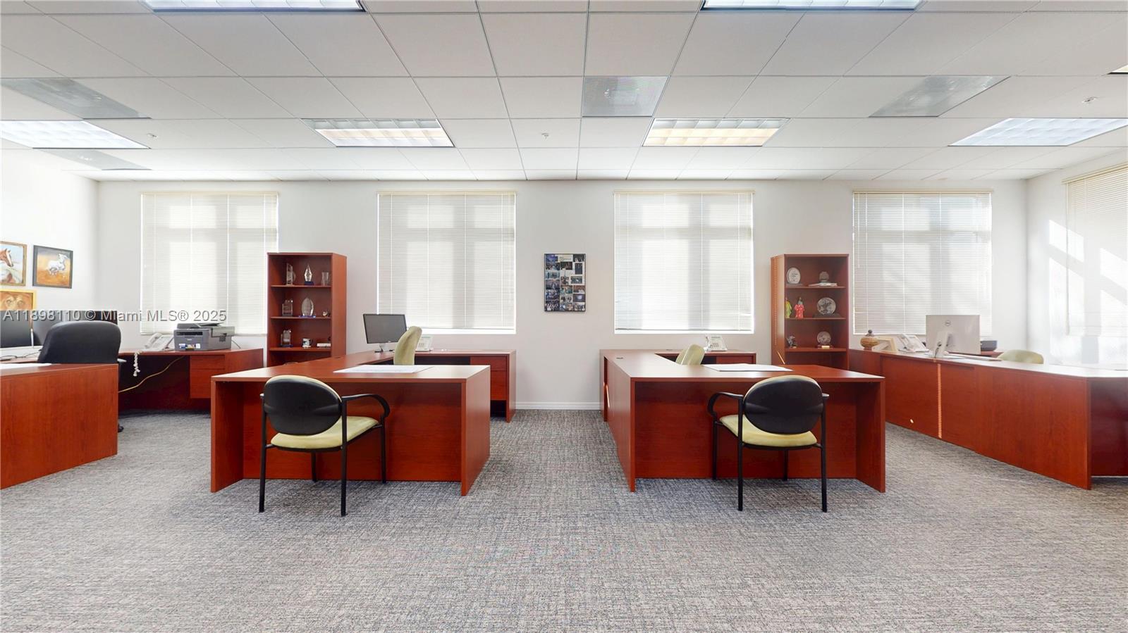 See details 201 / sq. ft. $ 2025-10-17 0 Photo