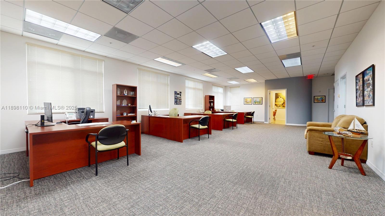 See details 201 / sq. ft. $ 2025-10-17 0 Photo