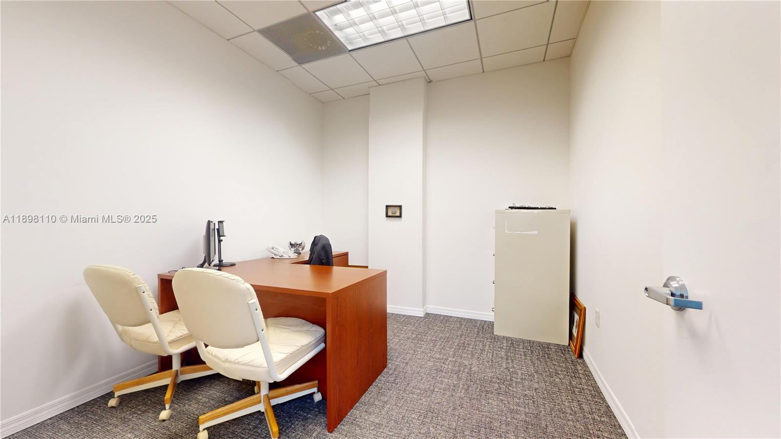 See details 201 / sq. ft. $ 2025-10-17 0 Photo