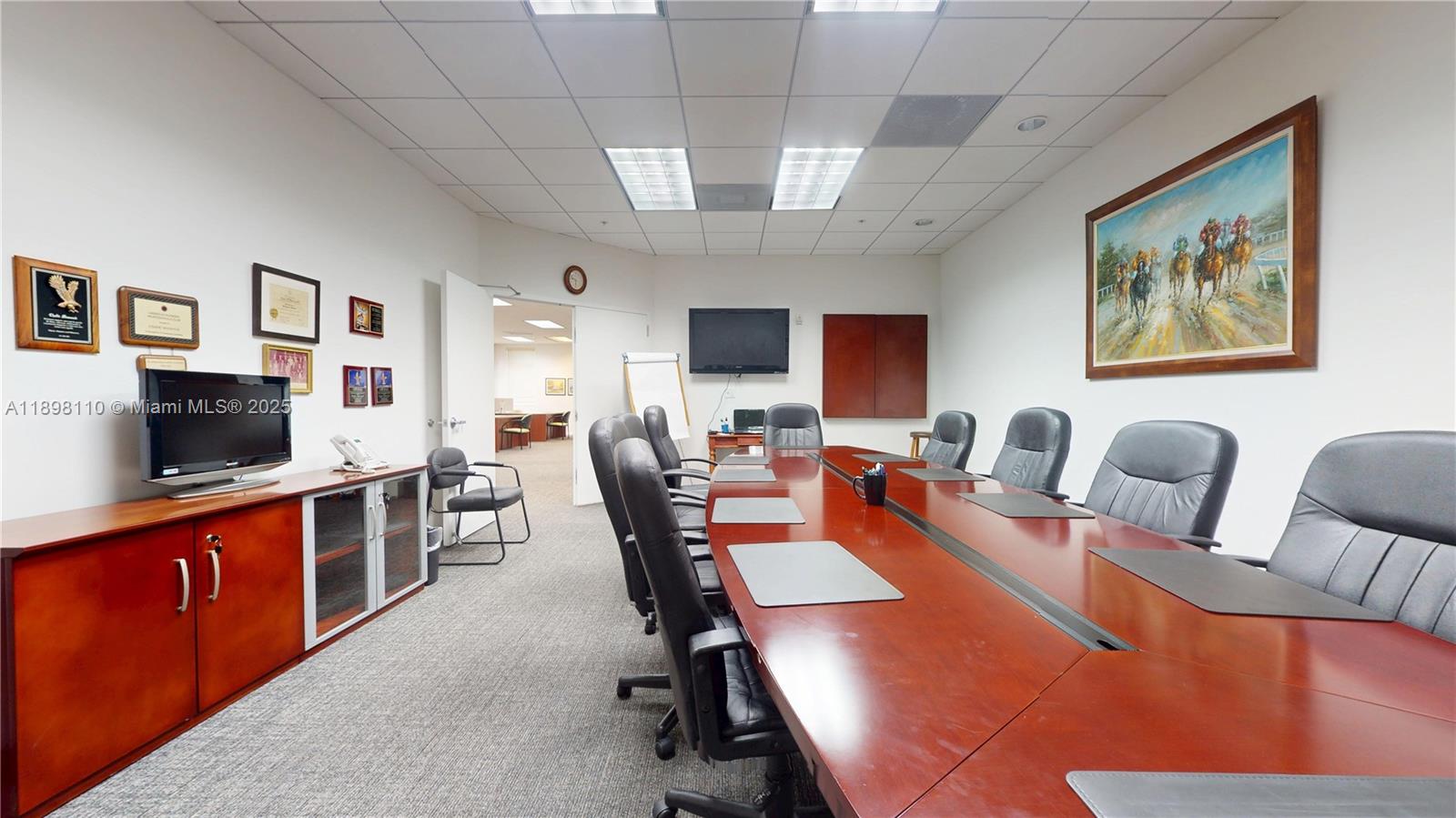 See details 201 / sq. ft. $ 2025-10-17 0 Photo