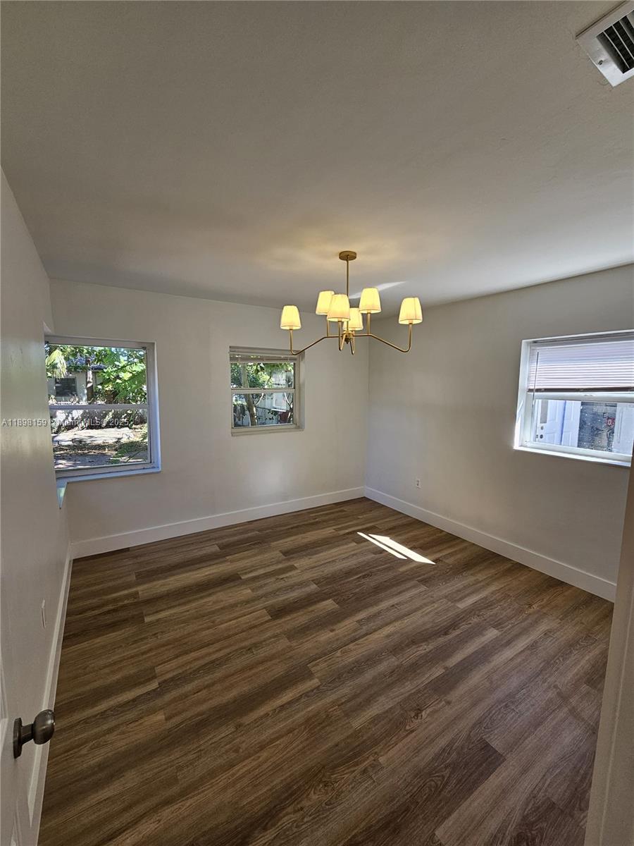   /   sq. ft. $ 2025-10-17 0 Photo