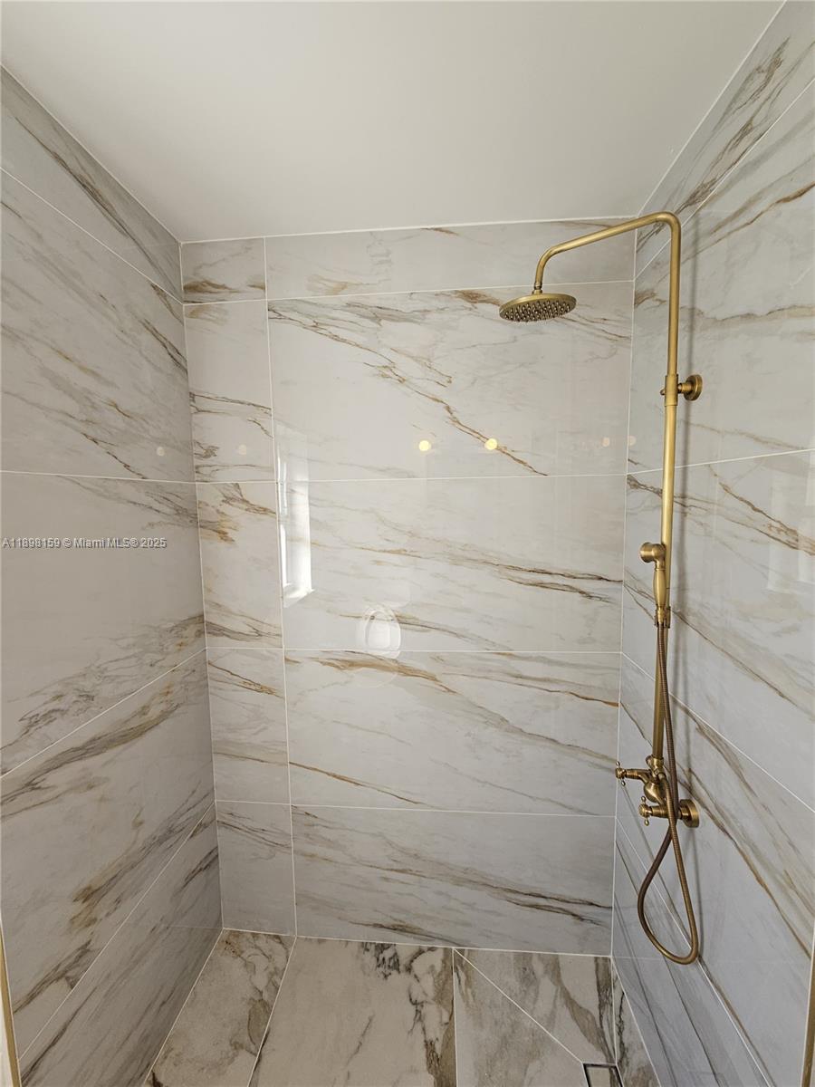   /   sq. ft. $ 2025-10-17 0 Photo