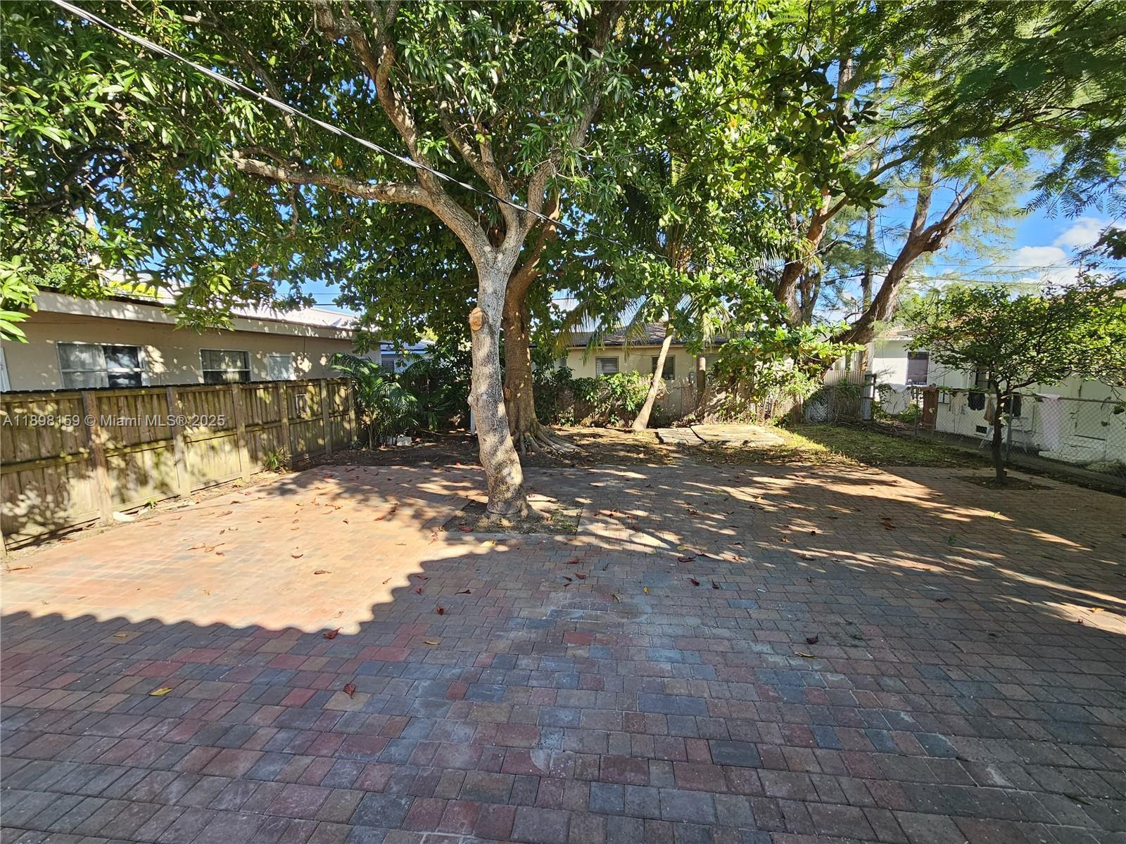   /   sq. ft. $ 2025-10-17 0 Photo