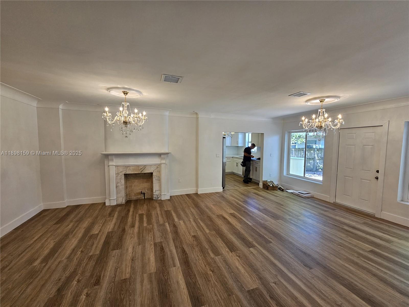   /   sq. ft. $ 2025-10-17 0 Photo