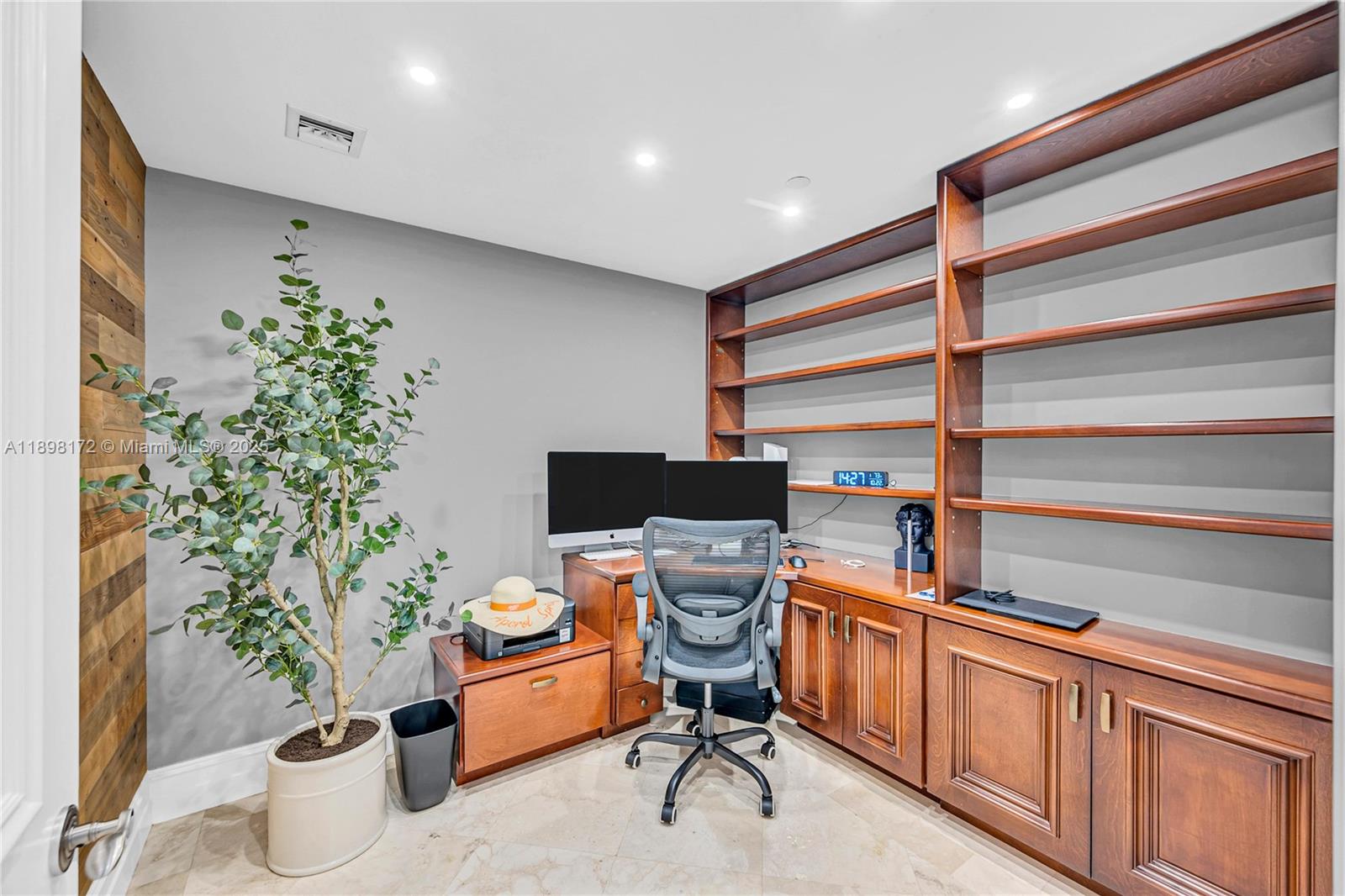 Photo of 20201 Country Club Dr  #1907, Aventura, Florida, 33180 -