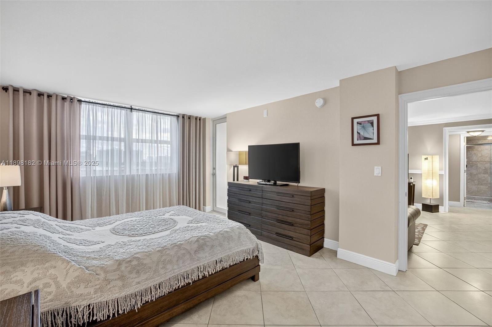 Photo of 1833 Ocean Dr  #1004, Hallandale Beach, Florida, 33009 - 