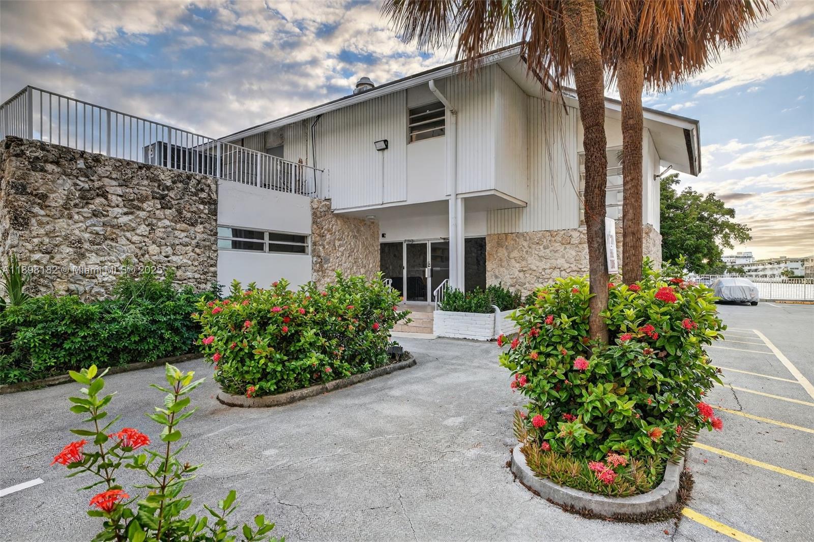 Photo of 1833 Ocean Dr  #1004, Hallandale Beach, Florida, 33009 - 