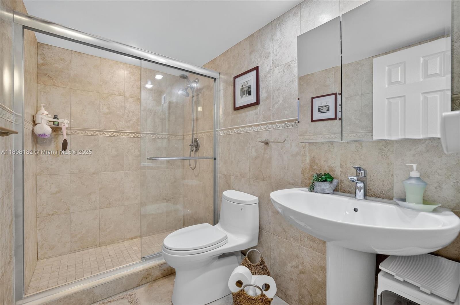 Photo of 1833 Ocean Dr  #1004, Hallandale Beach, Florida, 33009 - 