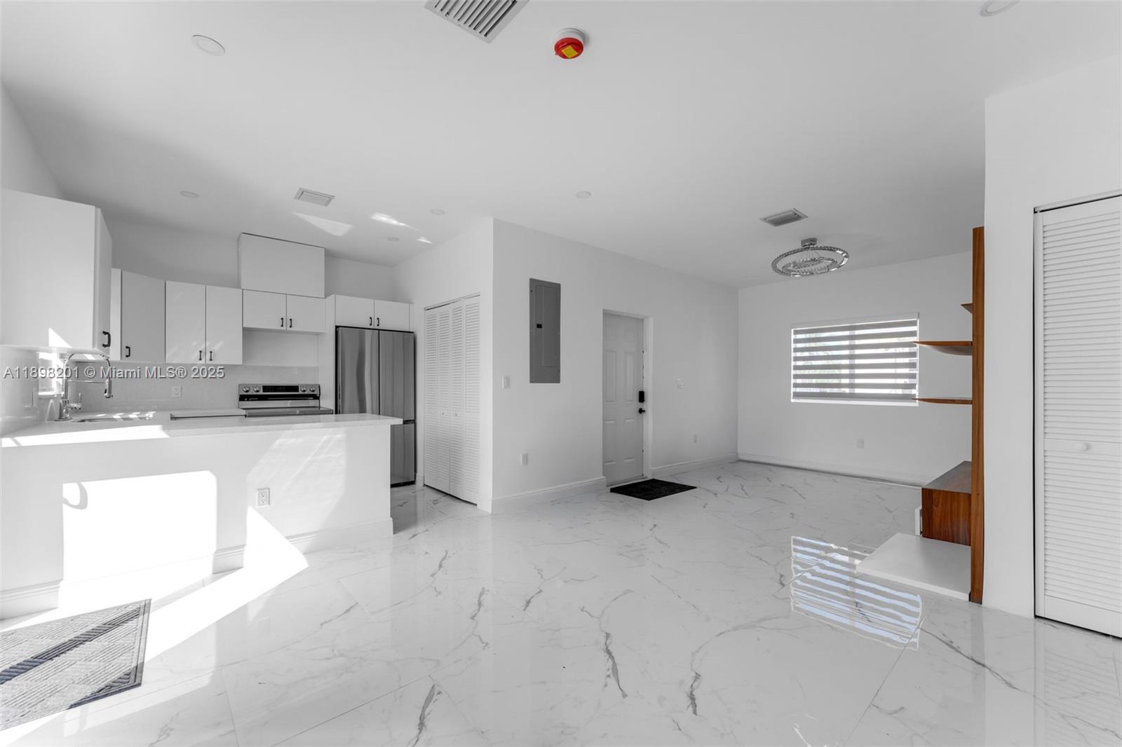   /  1057 sq. ft. $ 2025-10-17 0 Photo