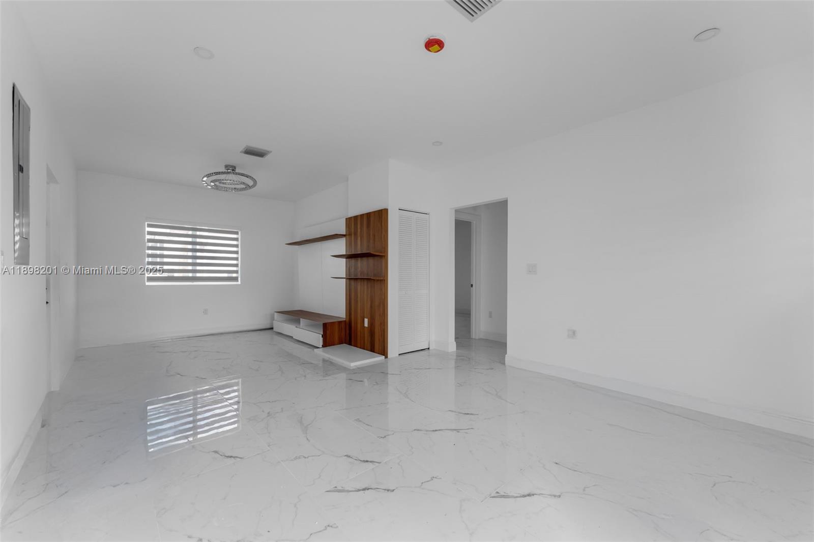   /  1057 sq. ft. $ 2025-10-17 0 Photo
