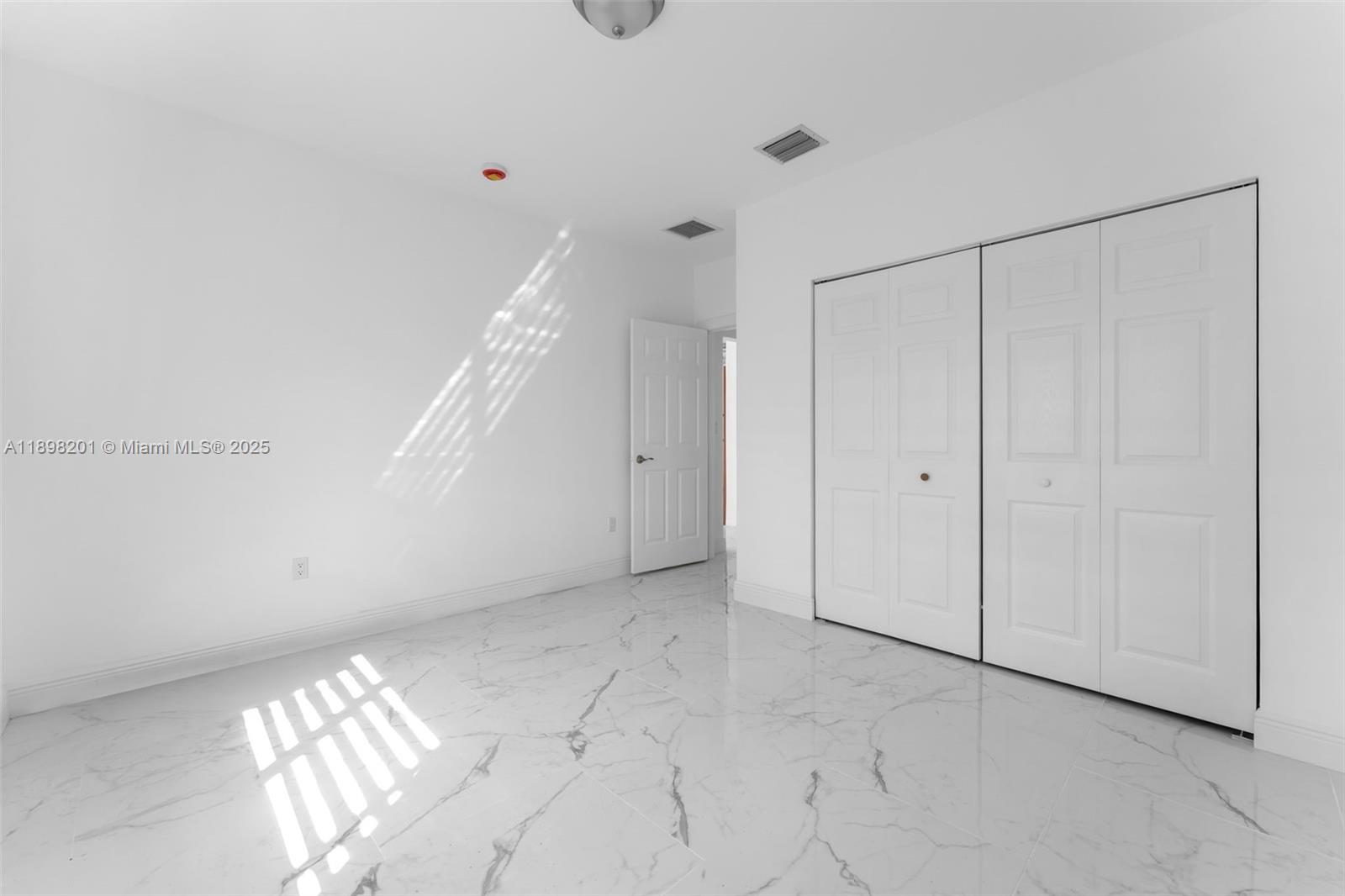   /  1057 sq. ft. $ 2025-10-17 0 Photo