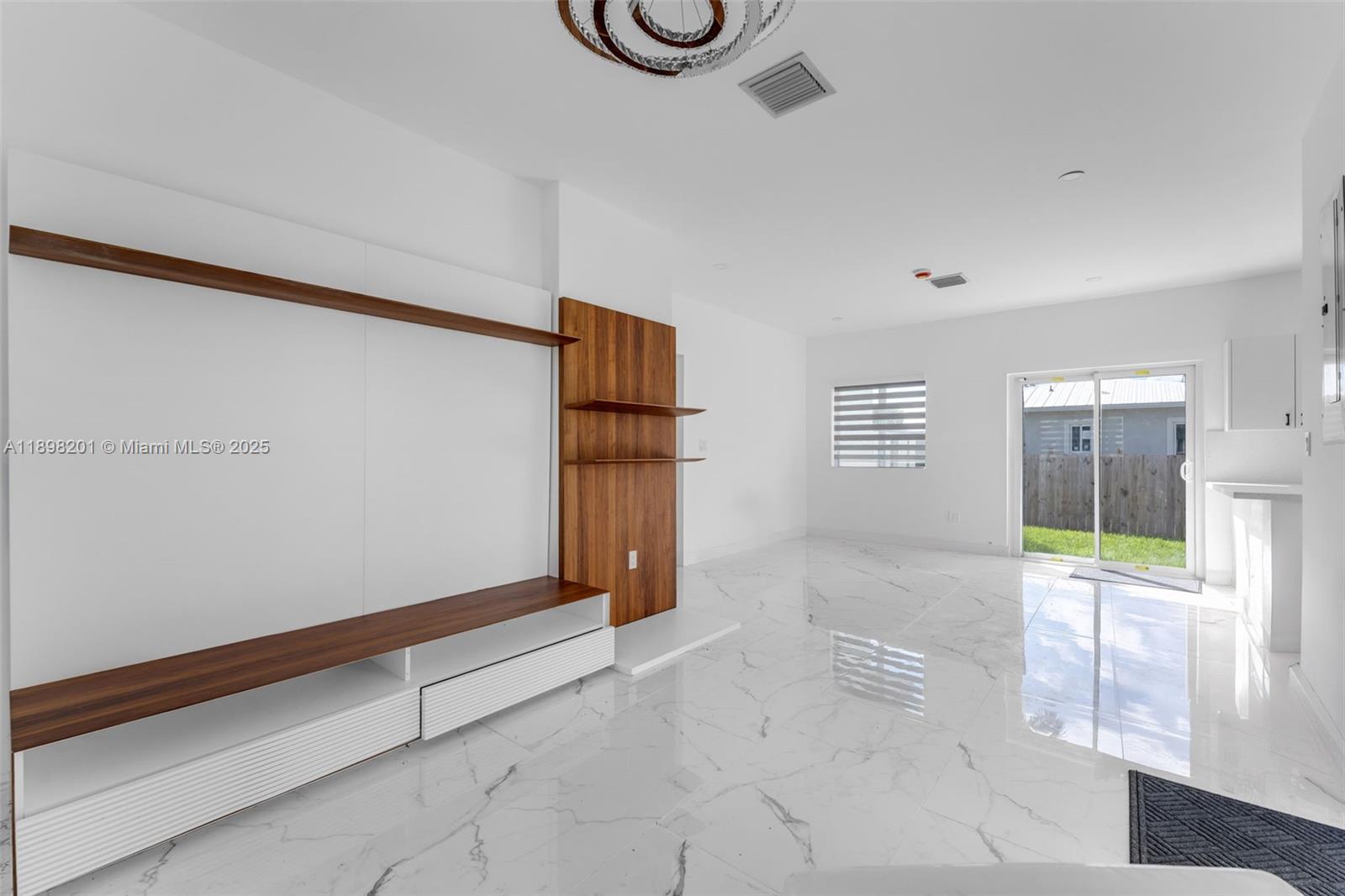   /  1057 sq. ft. $ 2025-10-17 0 Photo