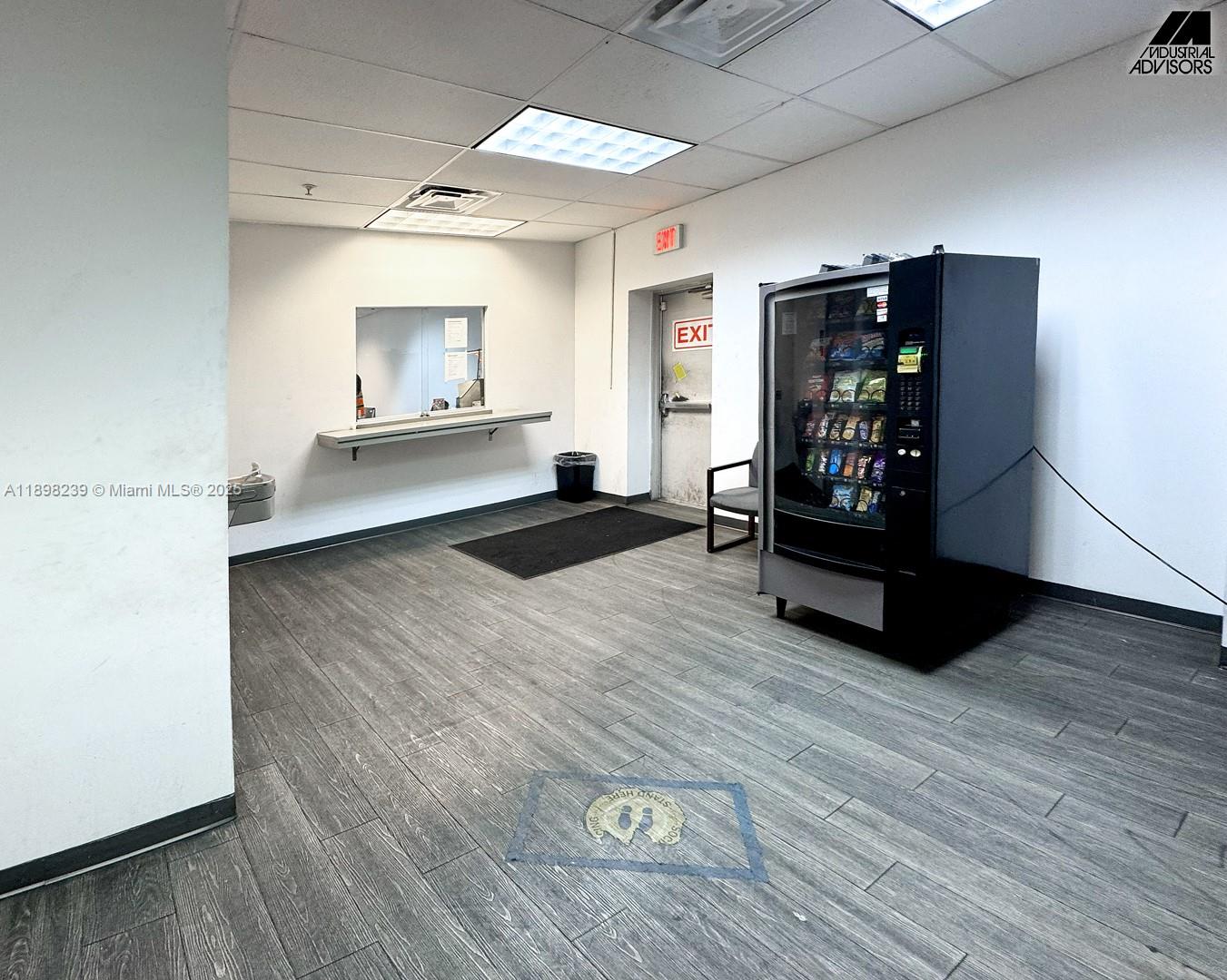   /   sq. ft. $ 2025-10-17 0 Photo