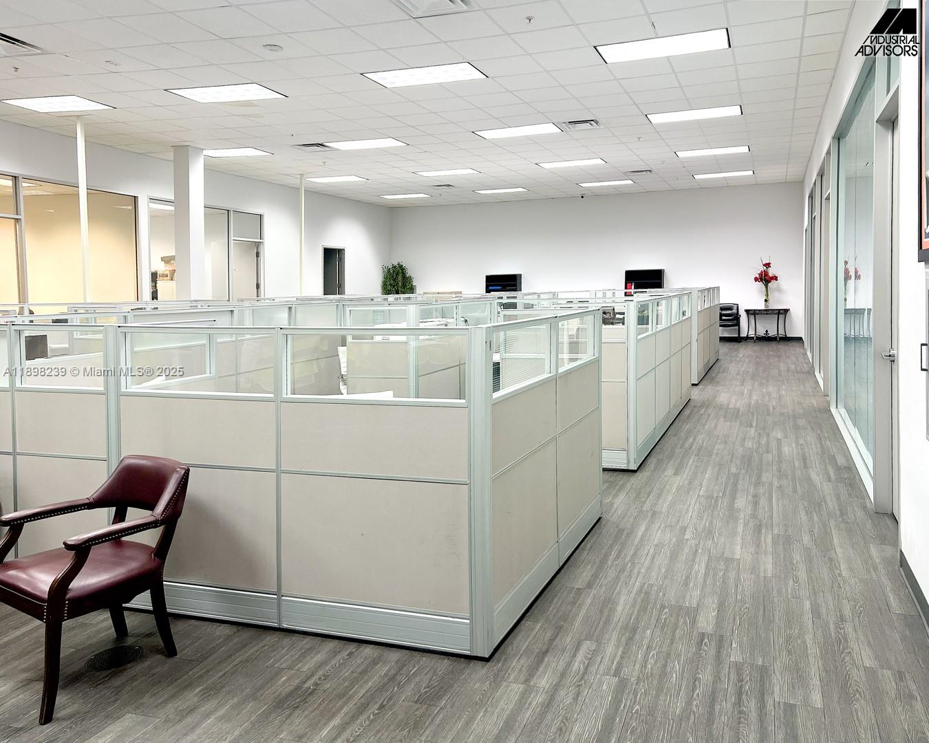   /   sq. ft. $ 2025-10-17 0 Photo