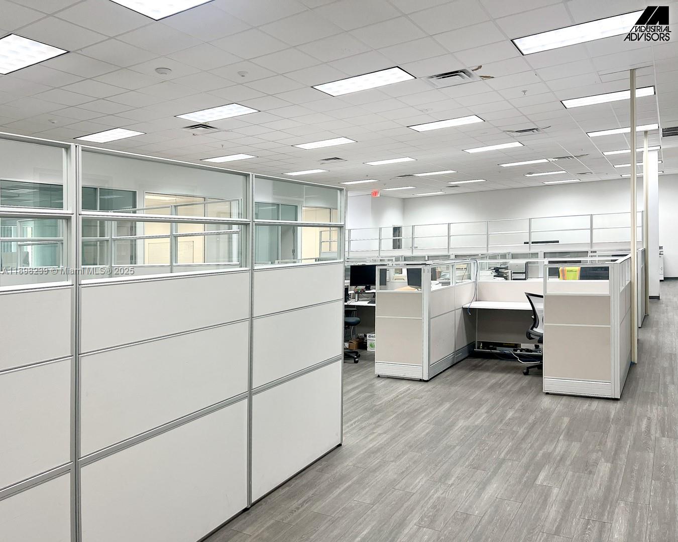   /   sq. ft. $ 2025-10-17 0 Photo