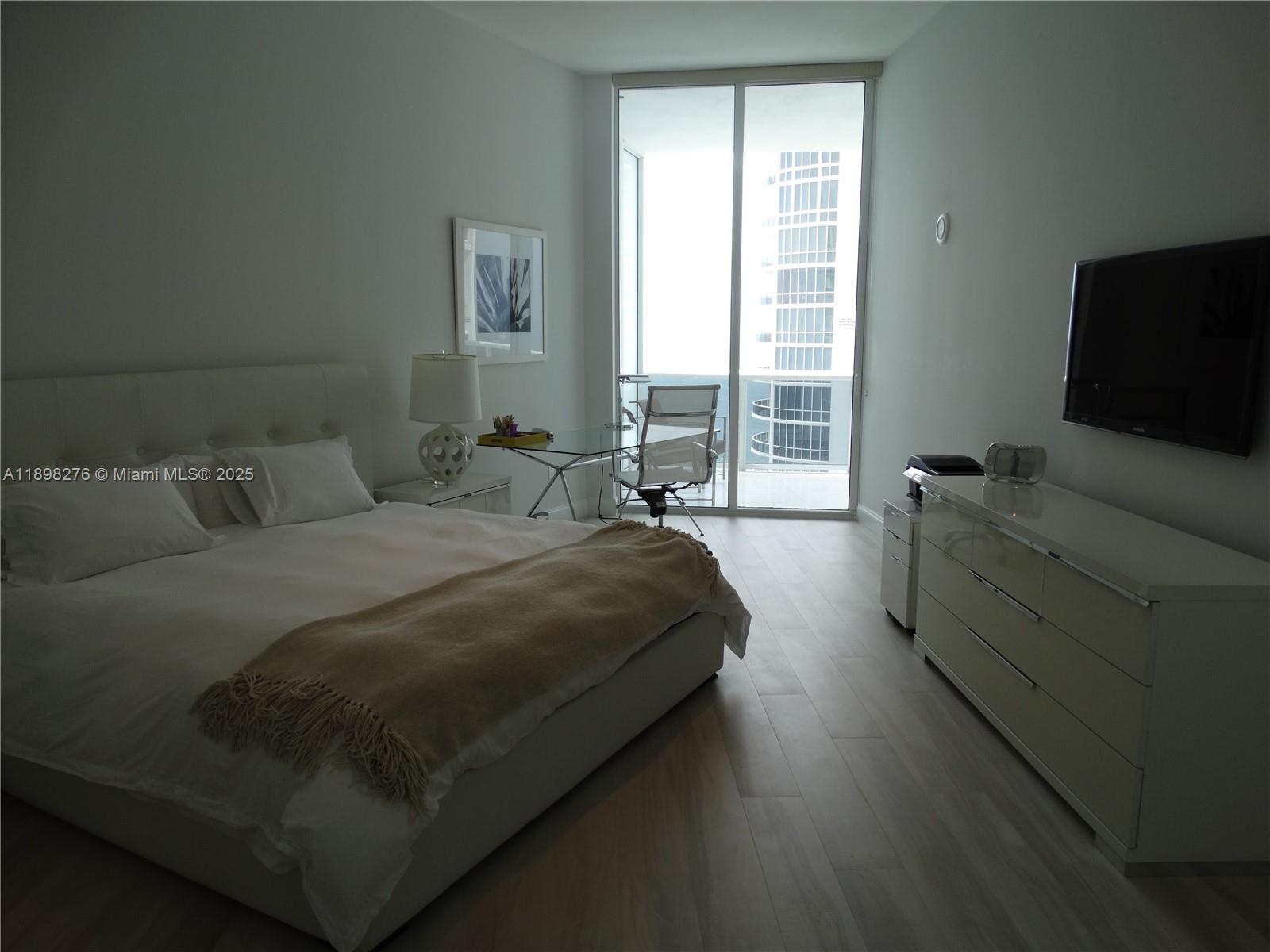 See details 3907 3 / 3 2106 sq. ft. $ 2025-10-17 0 Photo