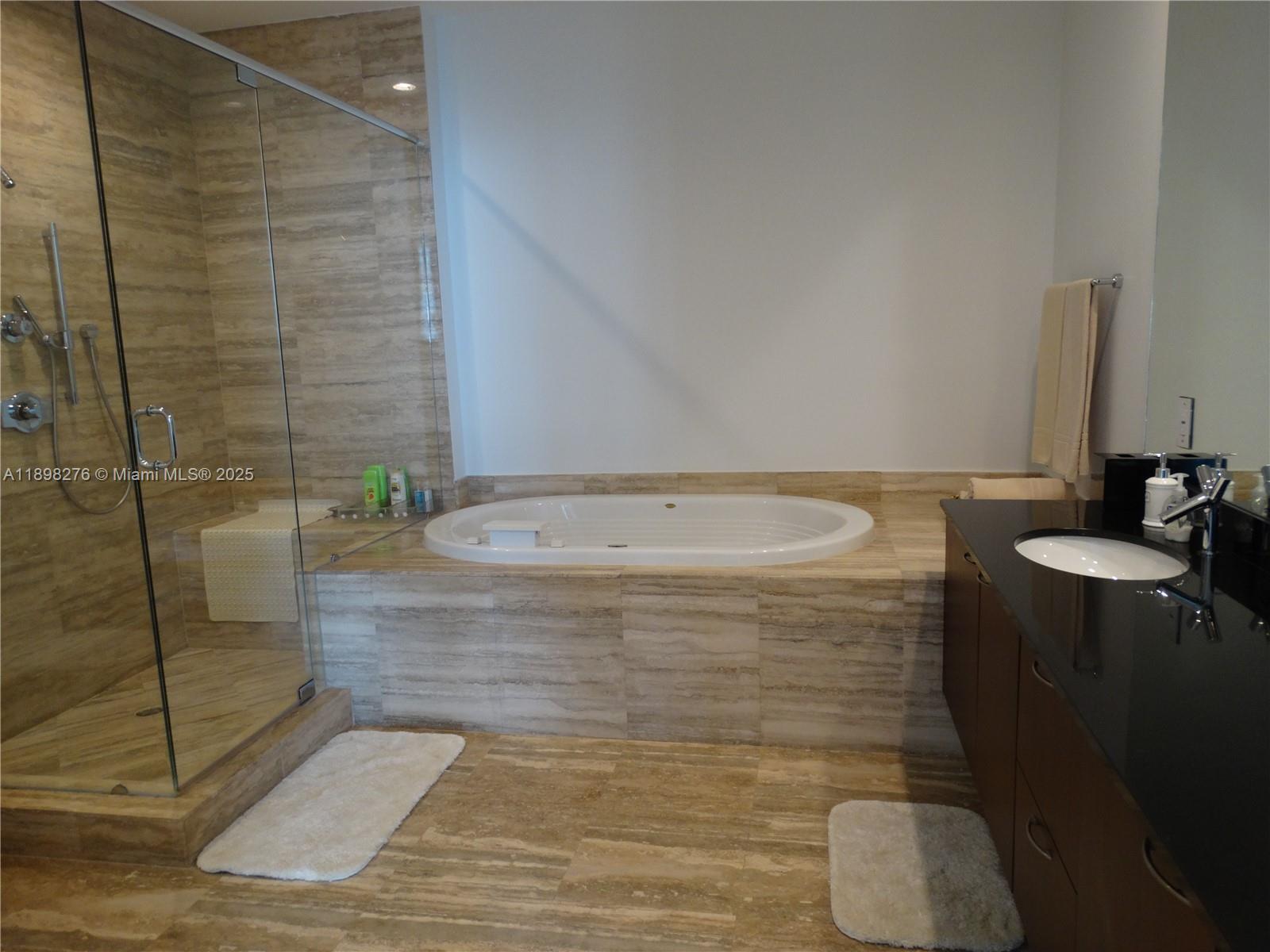 See details 3907 3 / 3 2106 sq. ft. $ 2025-10-17 0 Photo