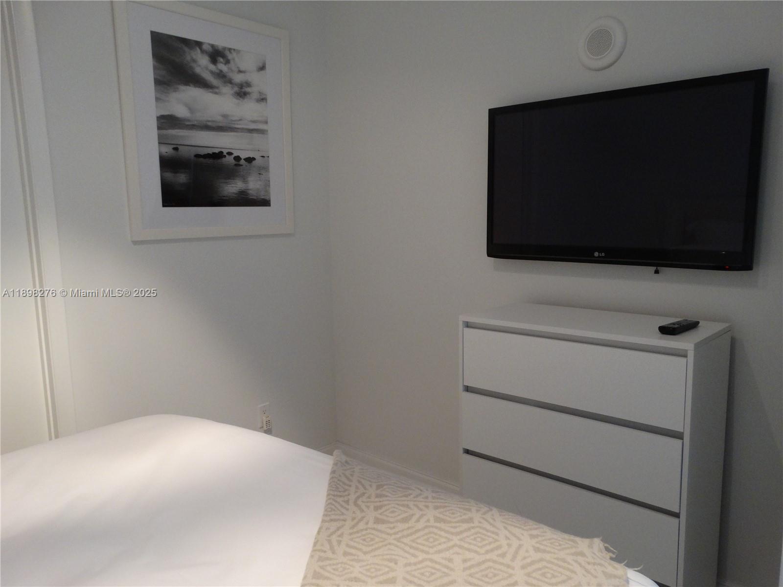 See details 3907 3 / 3 2106 sq. ft. $ 2025-10-17 0 Photo