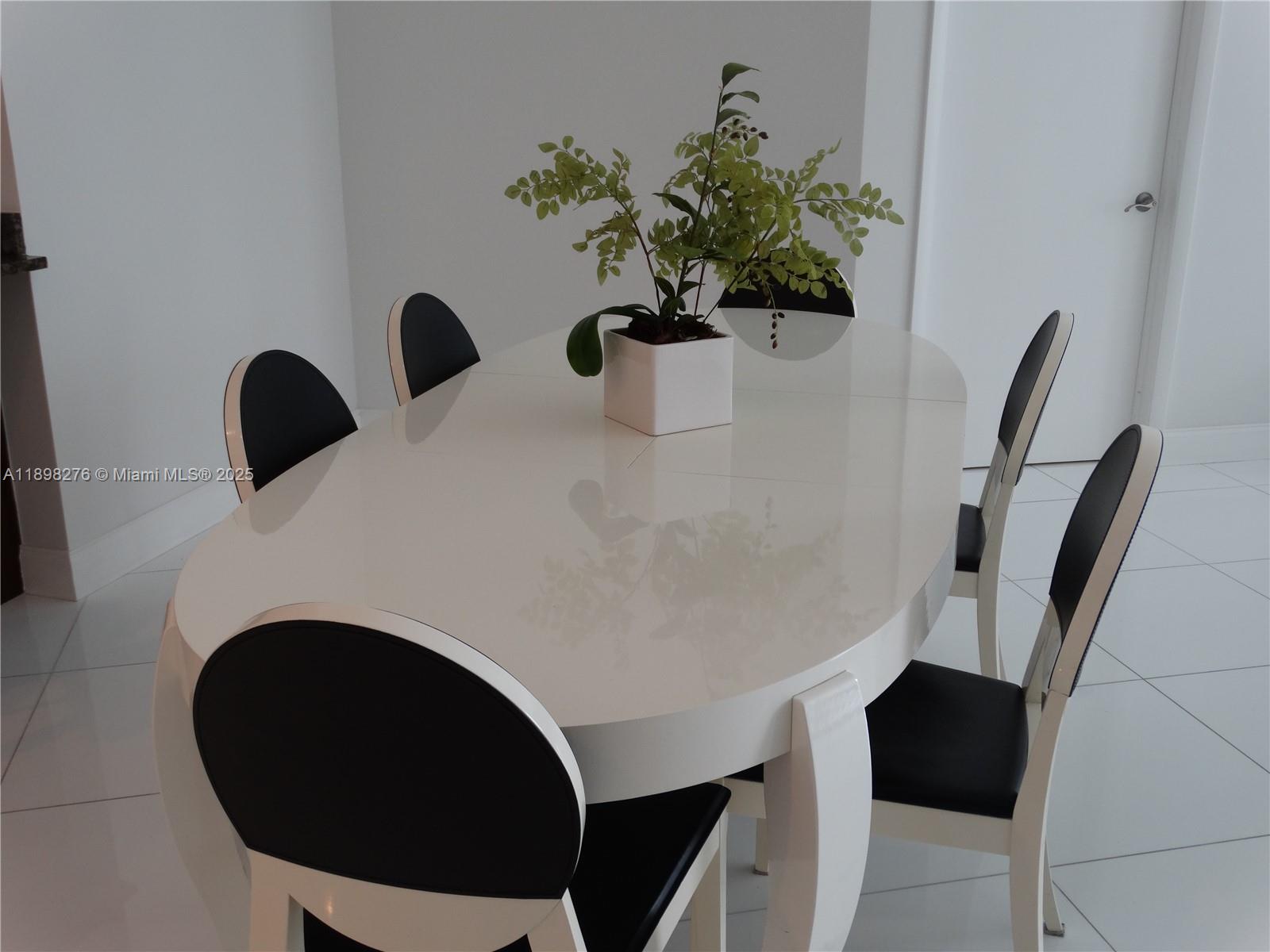 See details 3907 3 / 3 2106 sq. ft. $ 2025-10-17 0 Photo