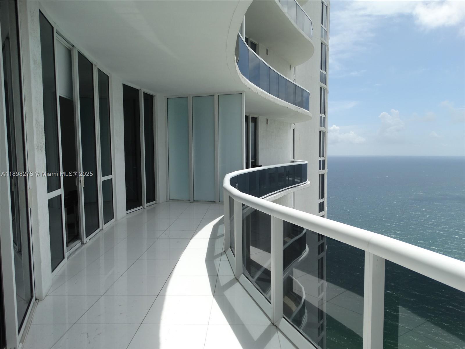 See details 3907 3 / 3 2106 sq. ft. $ 2025-10-17 0 Photo