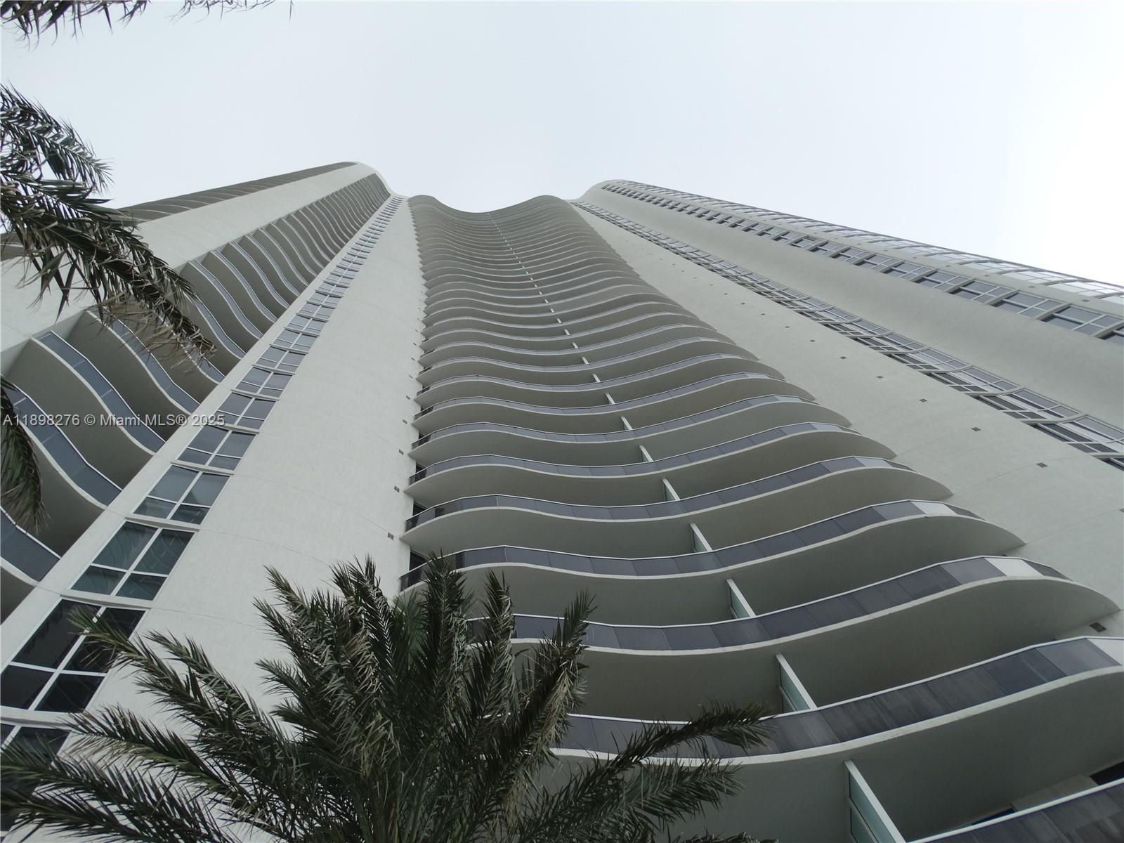 See details 3907 3 / 3 2106 sq. ft. $ 2025-10-17 0 Photo