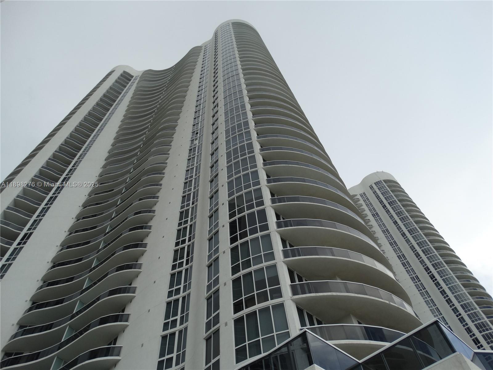 See details 3907 3 / 3 2106 sq. ft. $ 2025-10-17 0 Photo