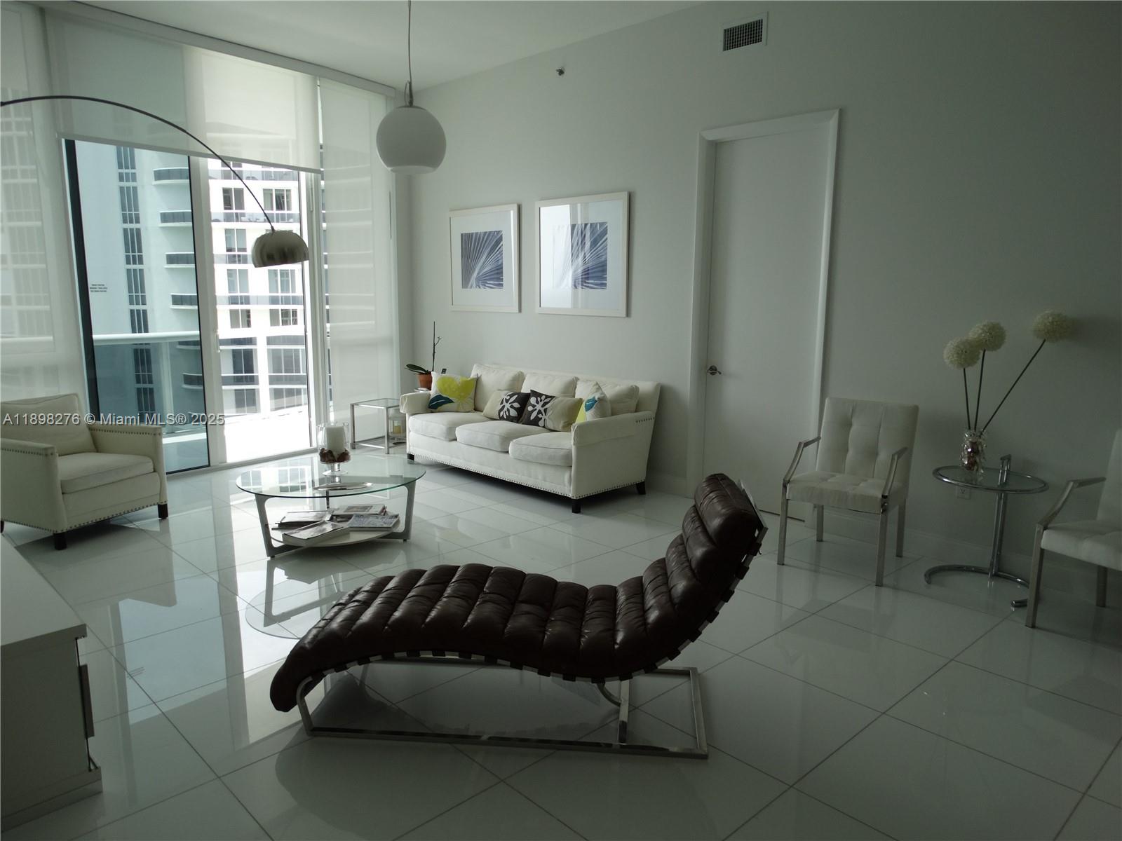 See details 3907 3 / 3 2106 sq. ft. $ 2025-10-17 0 Photo
